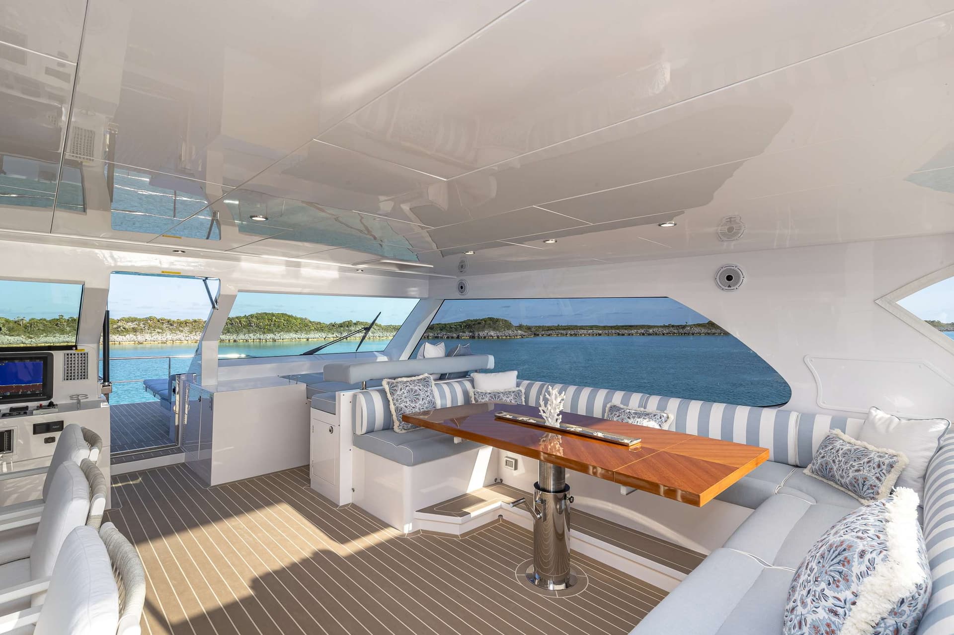 Fly Bridge Dining Area (Seating for 6 Guests)