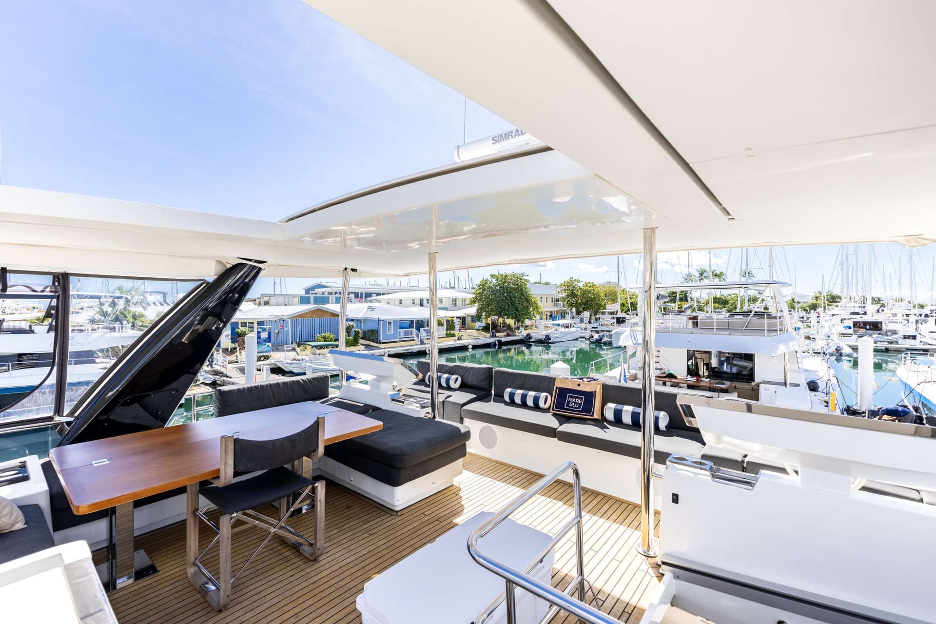 Mare Blu flybridge