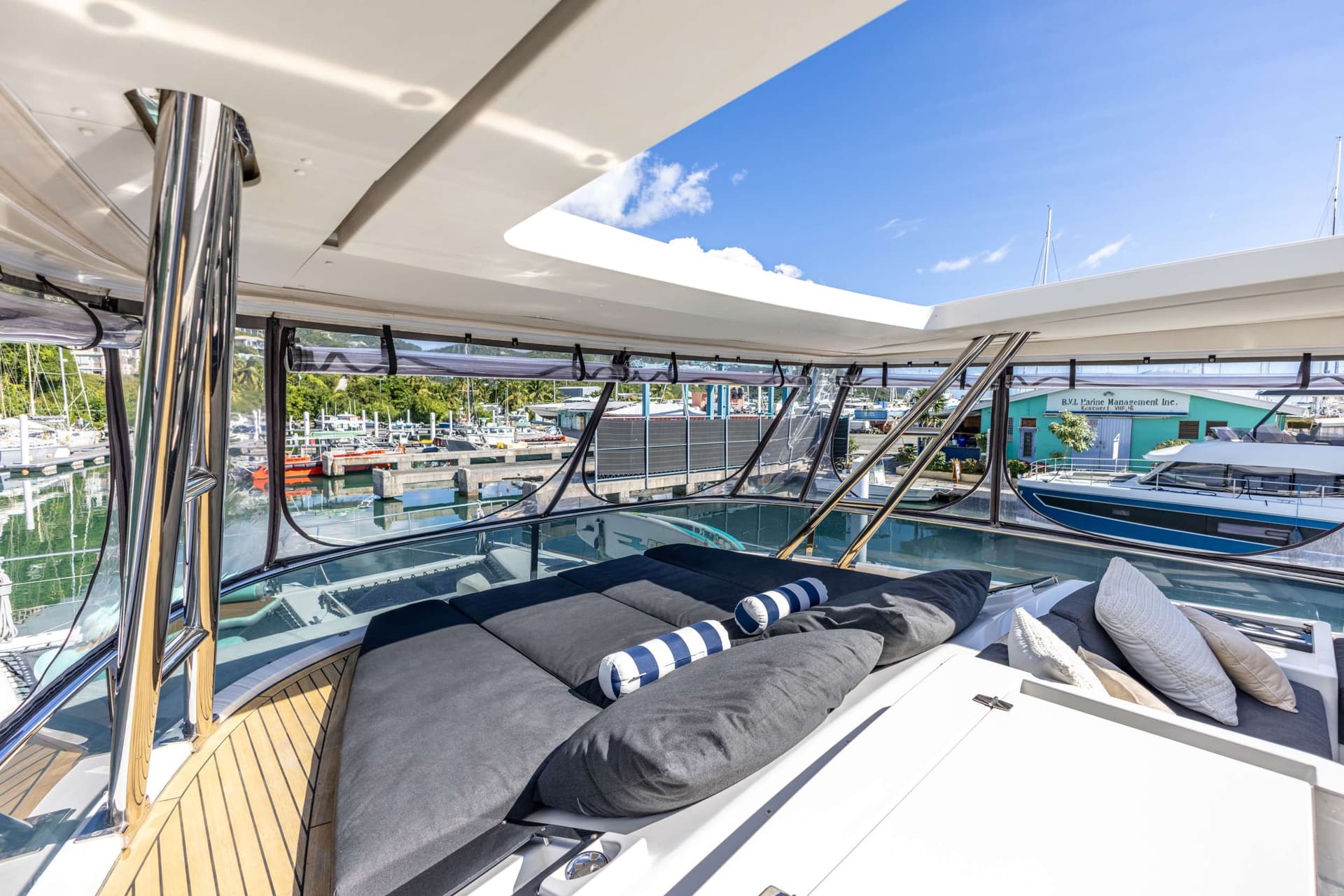 Mare Blu flybridge