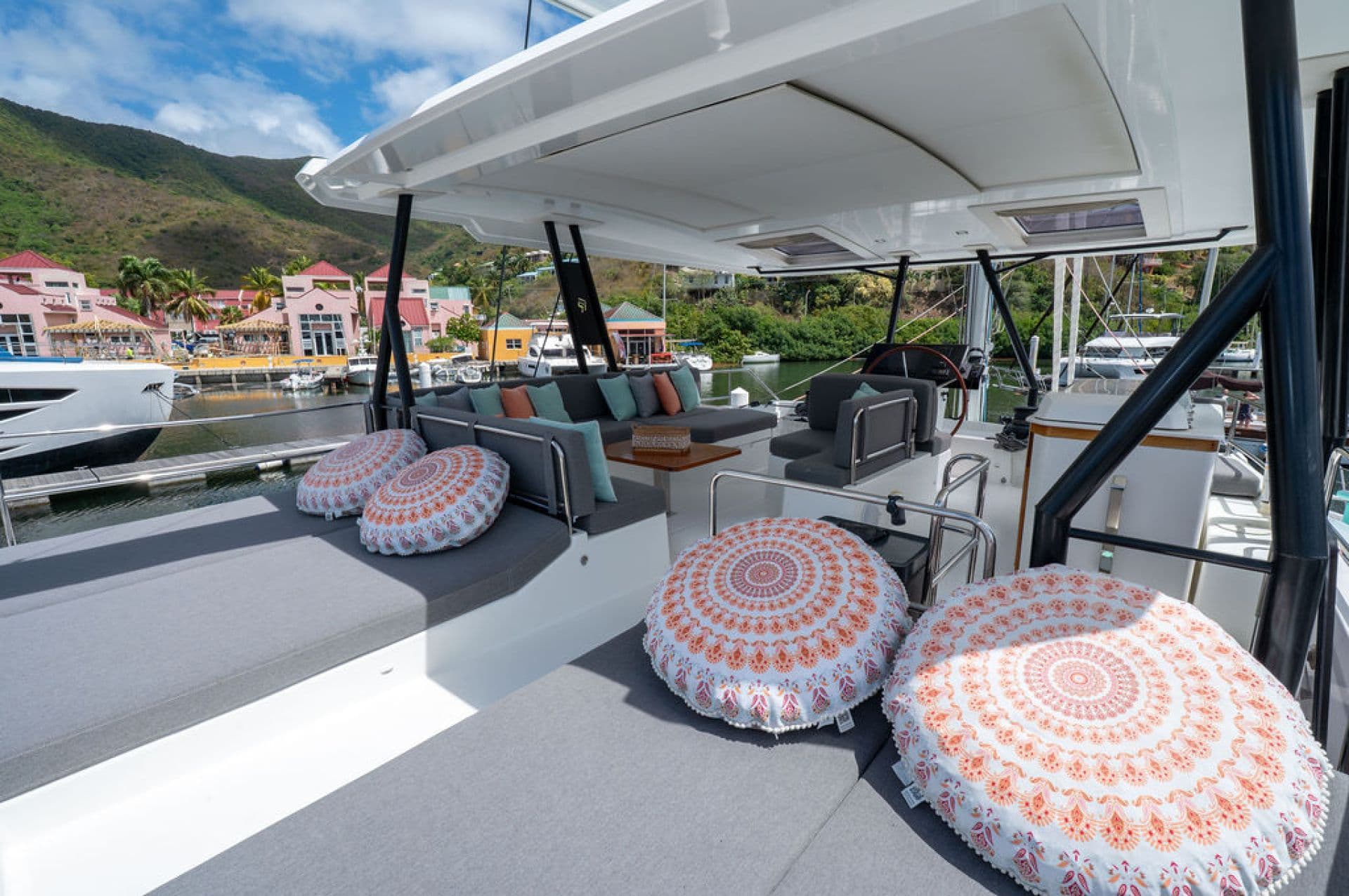 Flybridge sun beds