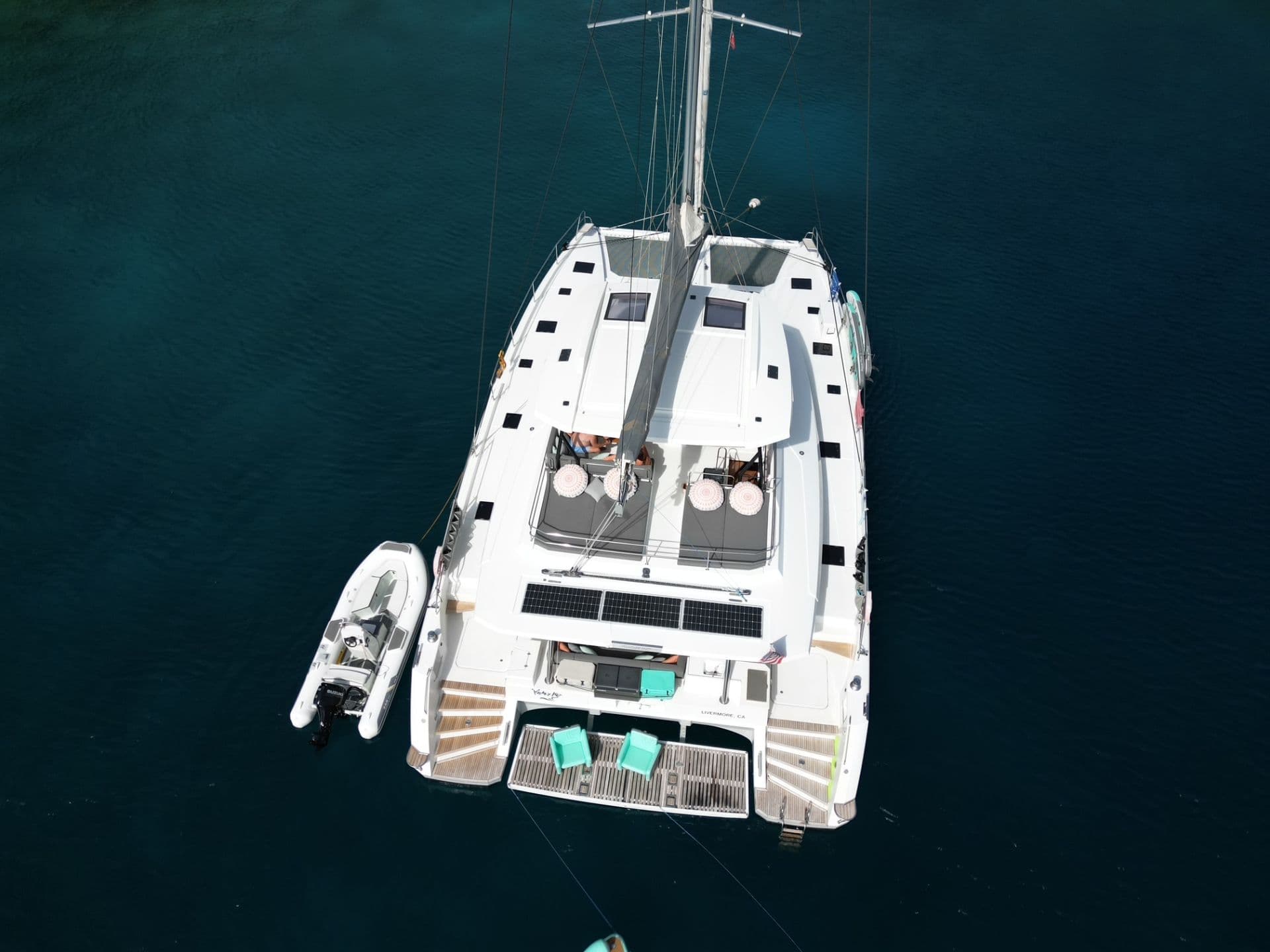 Exterior - sun beds and aft