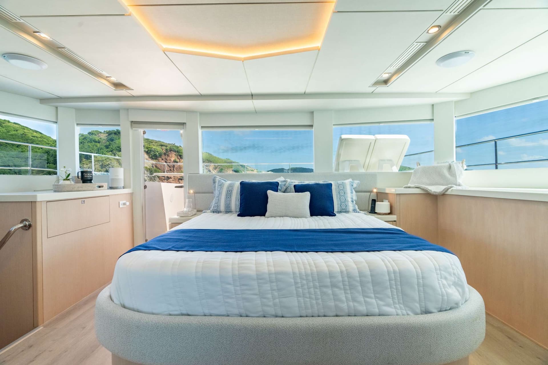Primary cabin - King, on-deck cabin