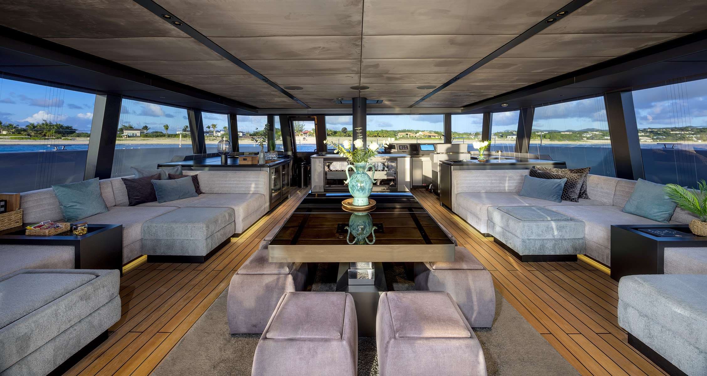 SALON AFT VIEW
