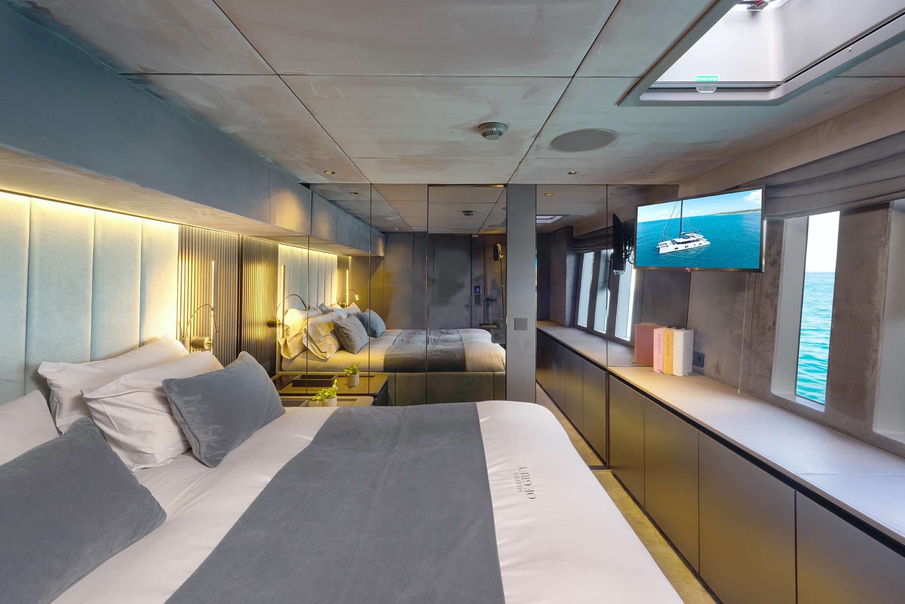 DOUBLE CABIN