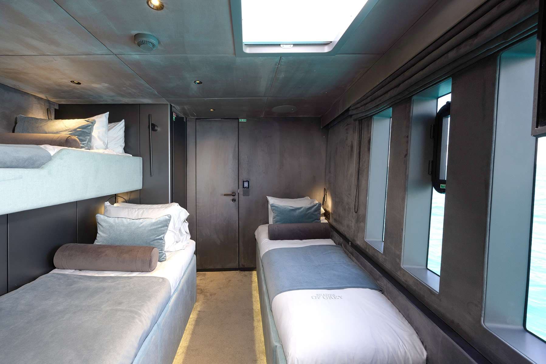 TRIPLE CABIN