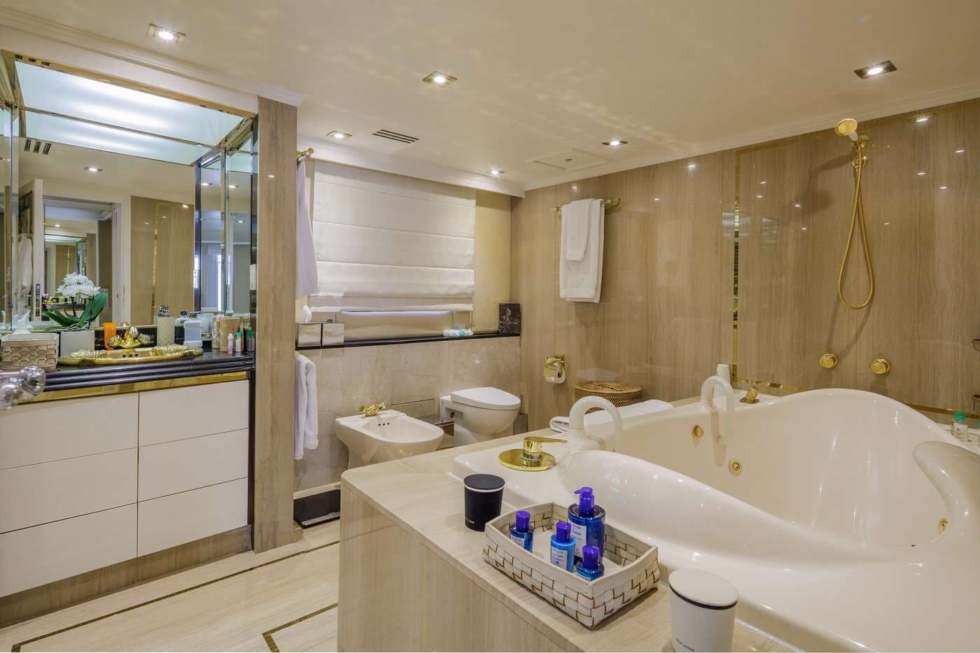 Master Bathroorm