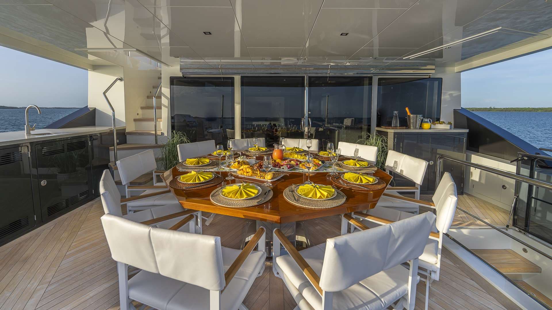 Al fresco dining