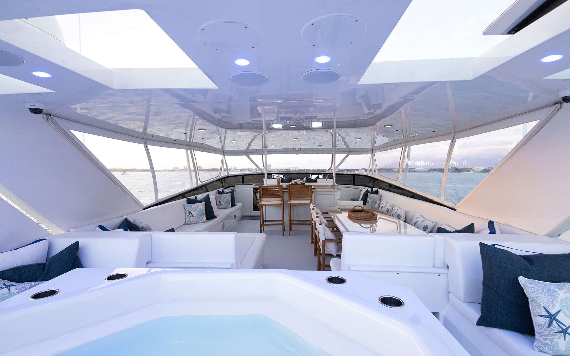 Fly bridge jacuzzi