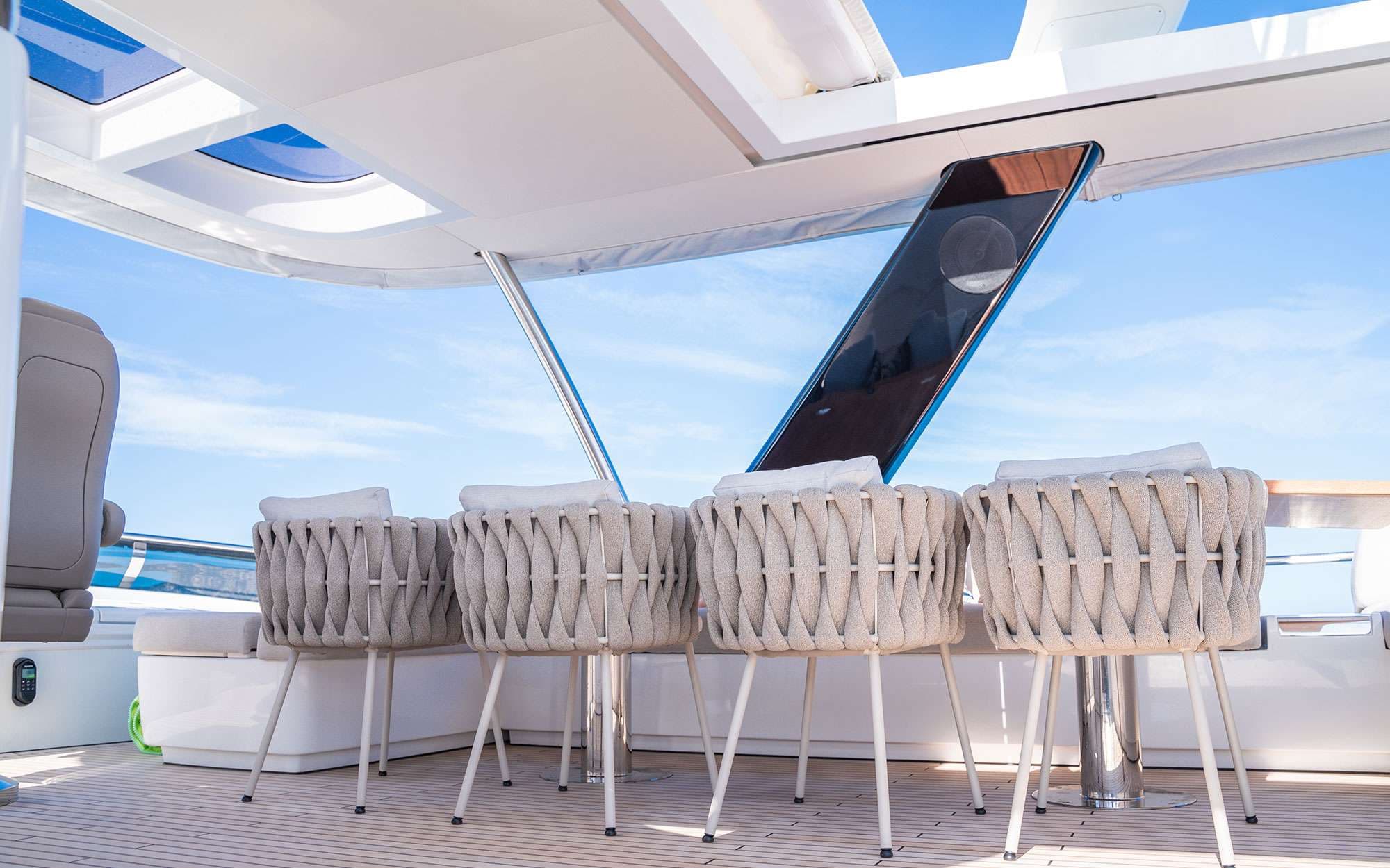 ZENIT - Flybridge dining area