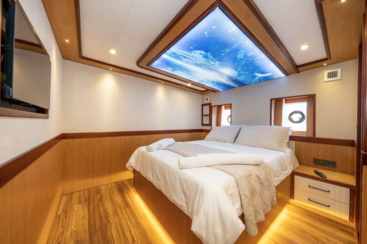 LILA TRAWLER