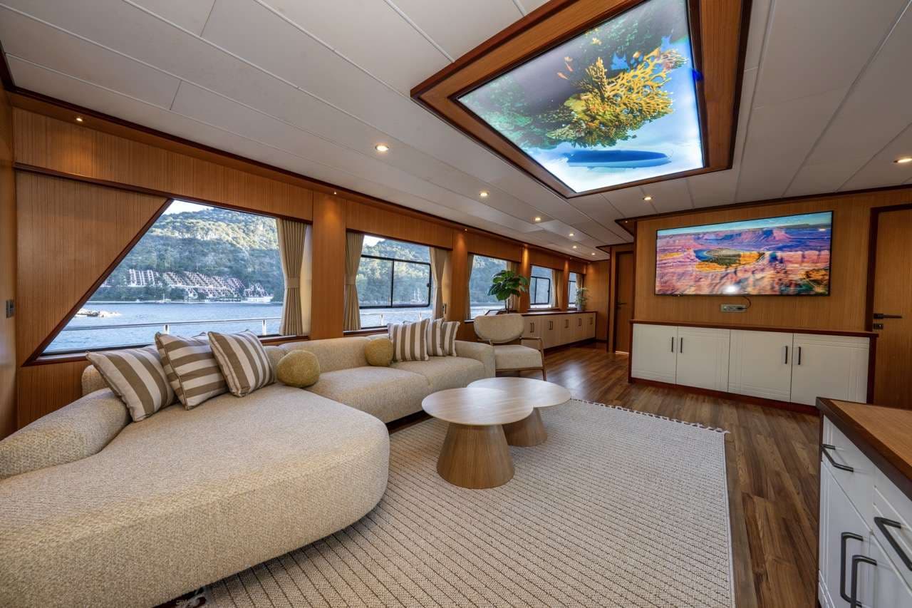 LILA TRAWLER