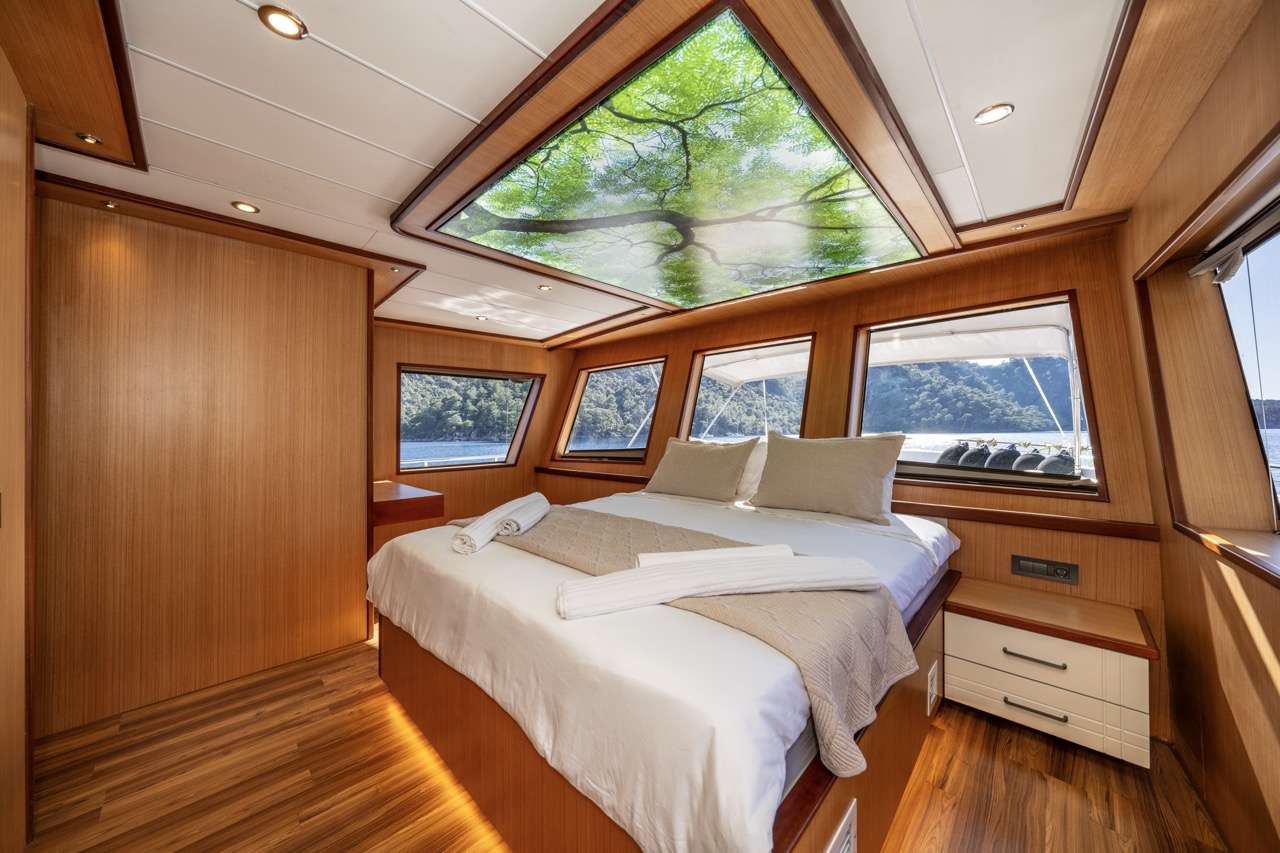 LILA TRAWLER