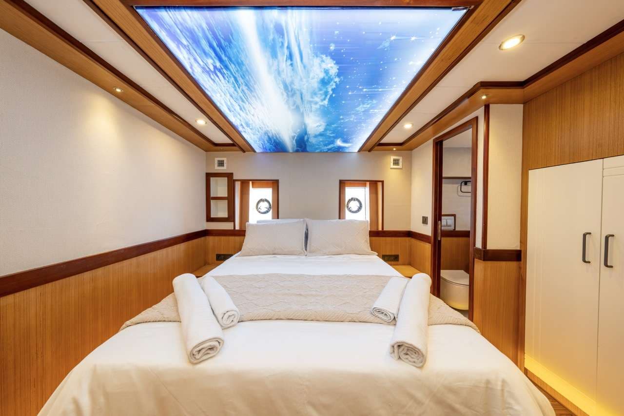 LILA TRAWLER