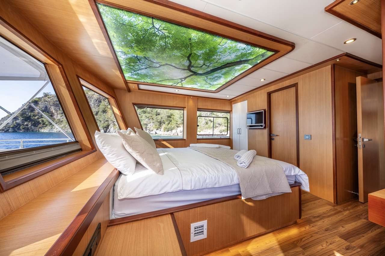 LILA TRAWLER
