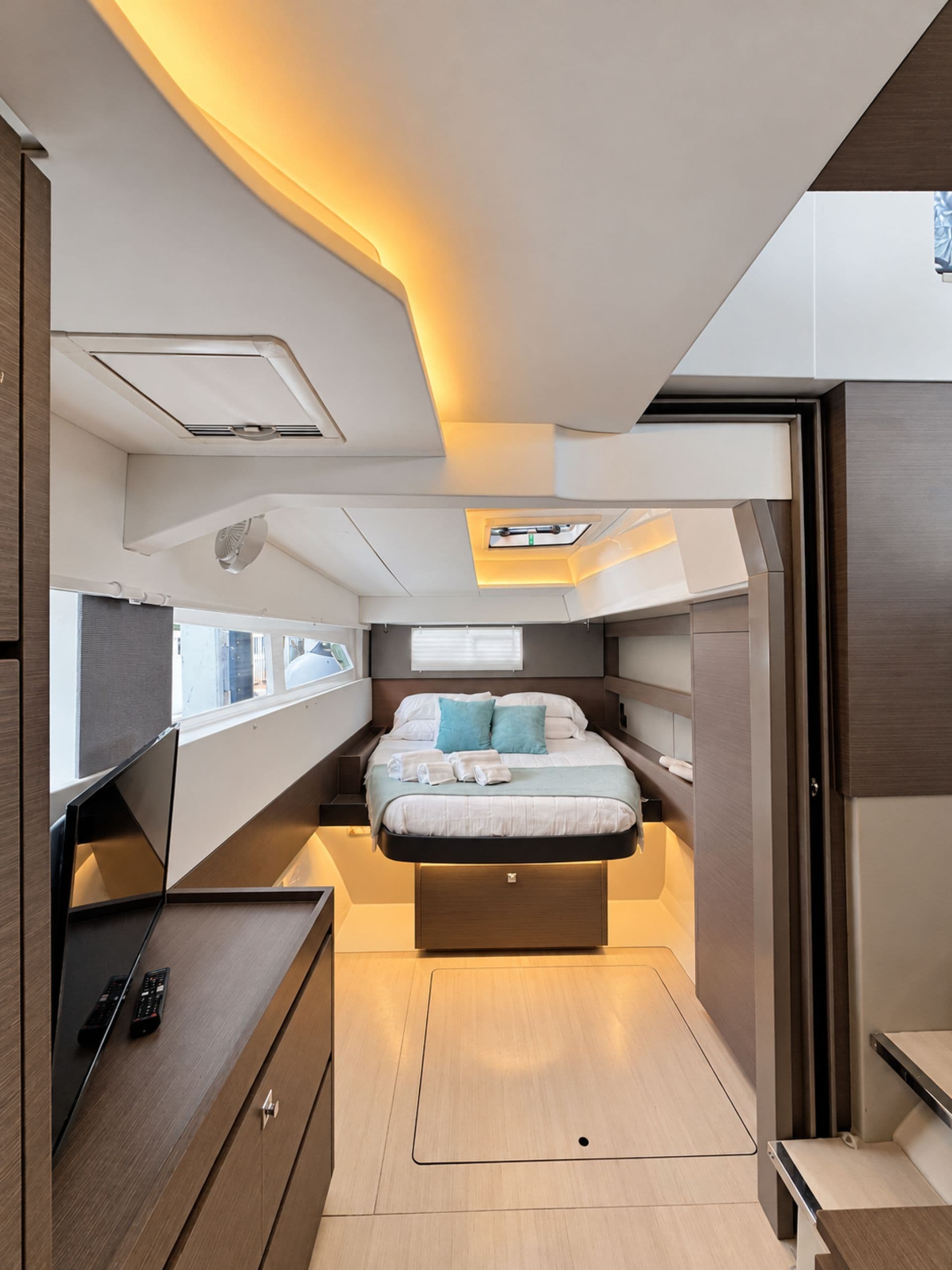 main cabin starboard