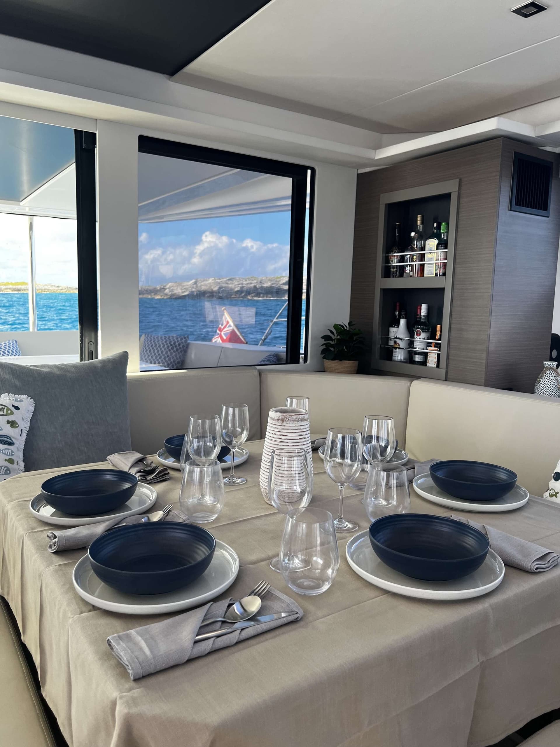 Salon/Galley