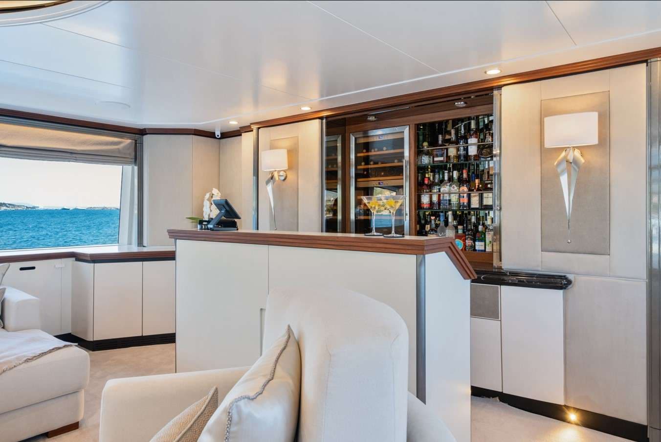 TITIAN PEARL - Skylounge Bar - 2024