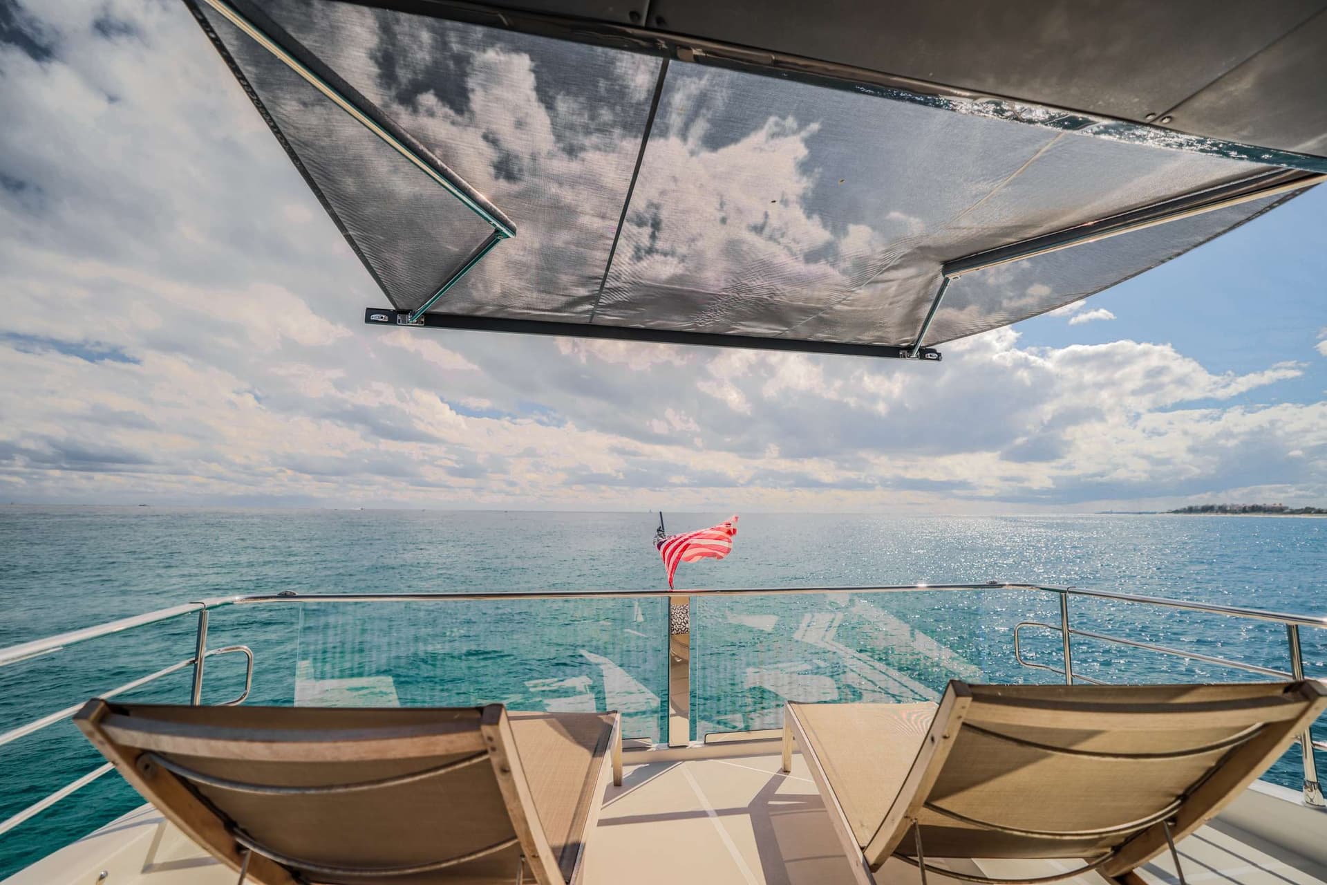 Flybridge Sunlounge