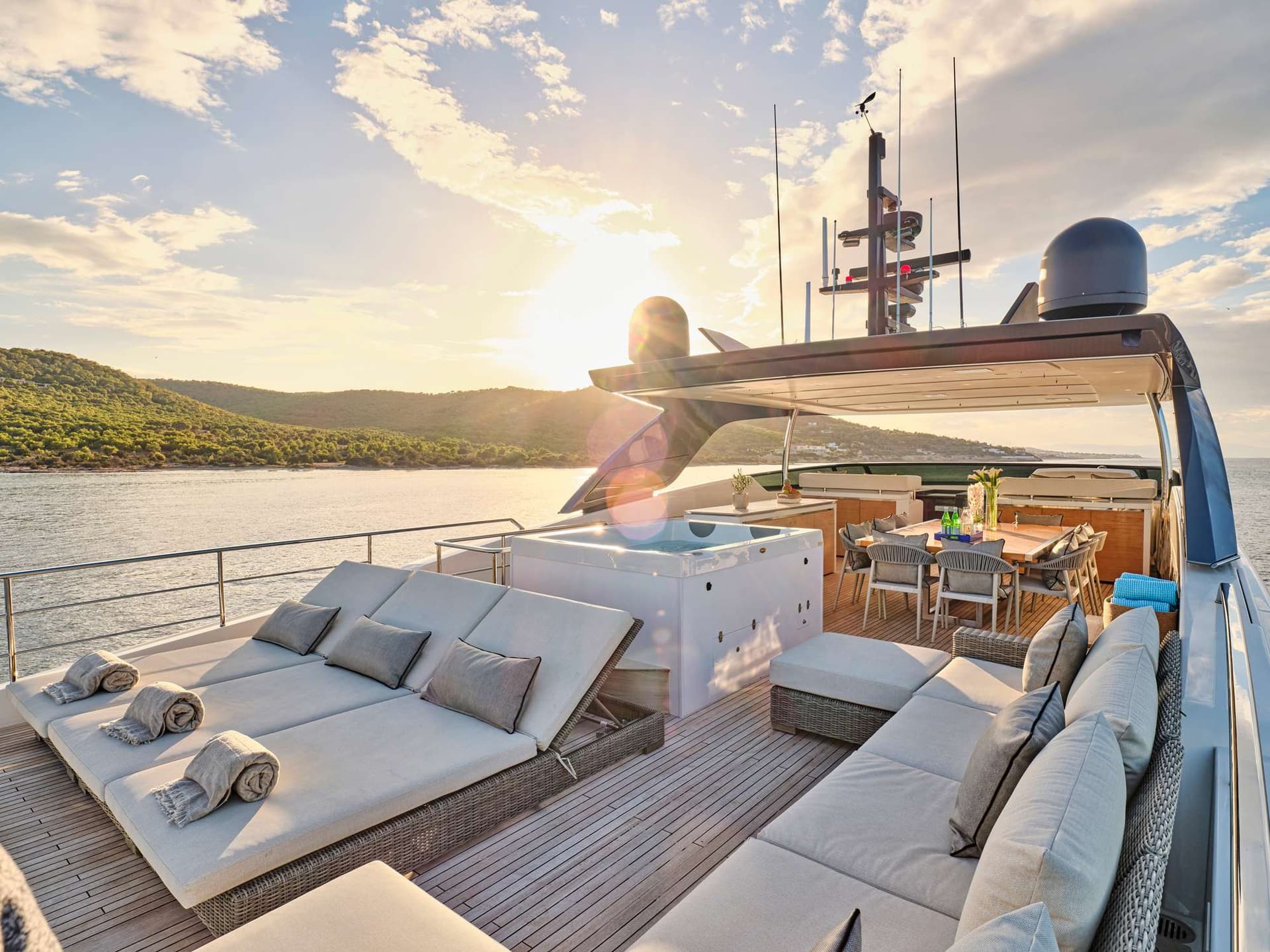 GOLDEN YACHT