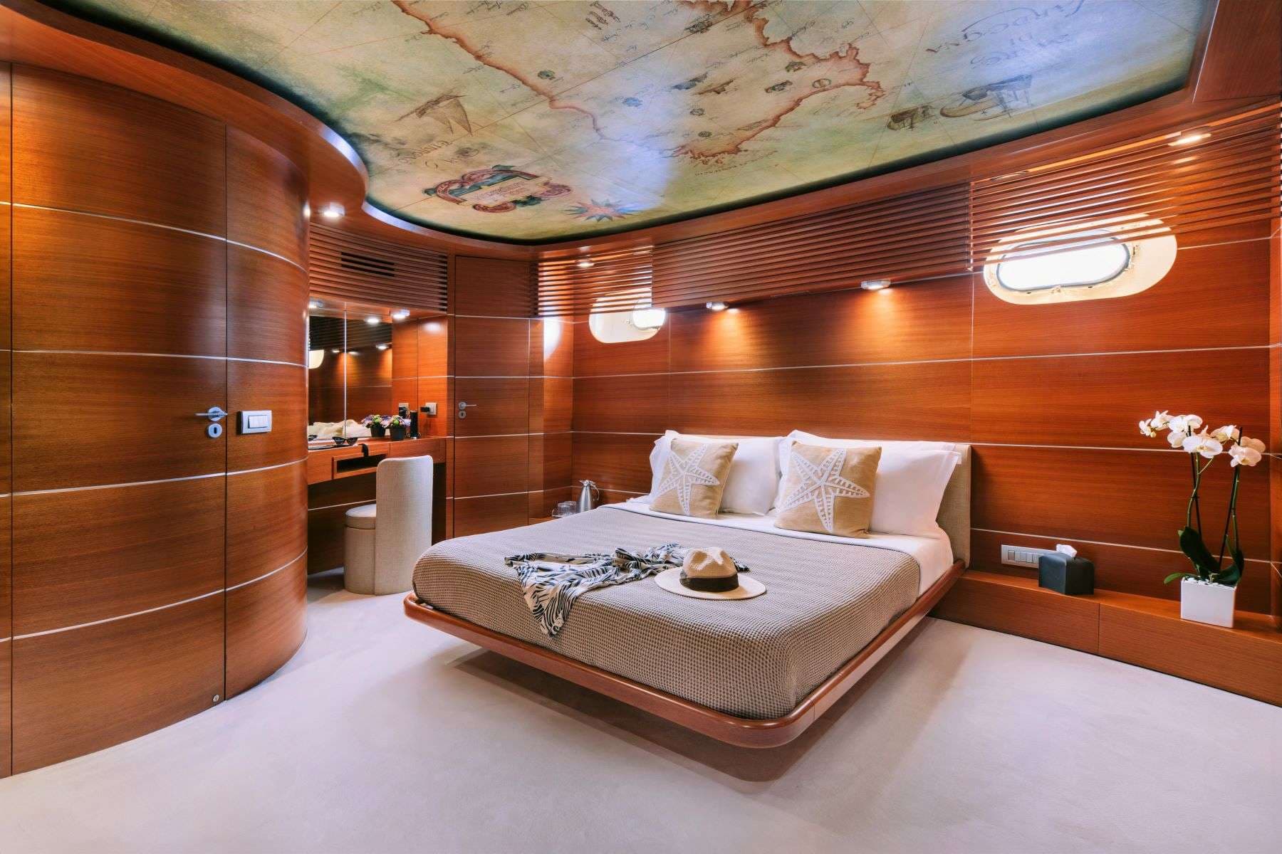 VIP 2 cabin