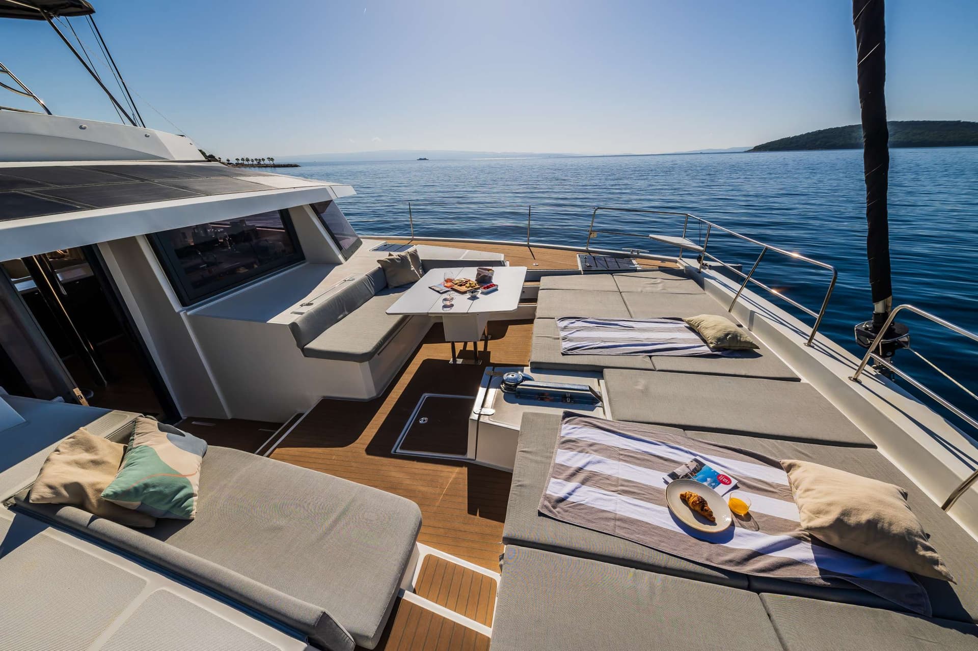 OCEAN LOUNGE