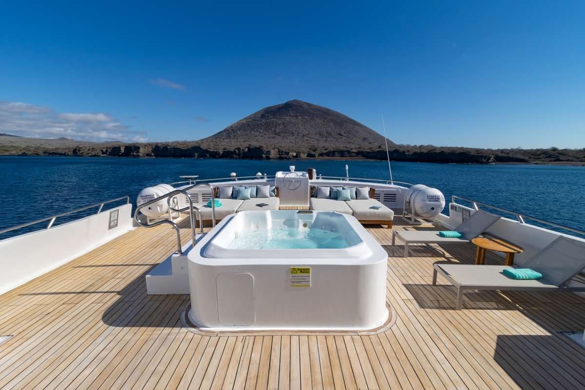Jacuzzi sun deck