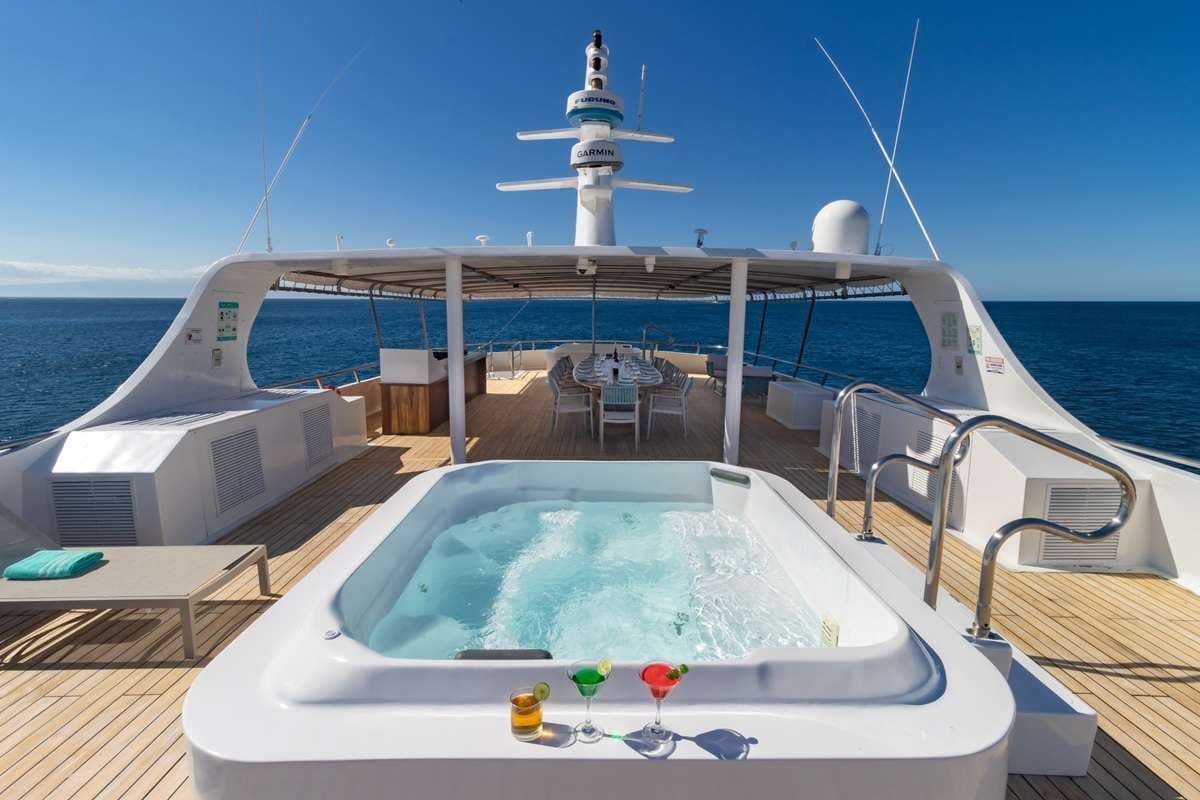 Sundeck Jacuzzi