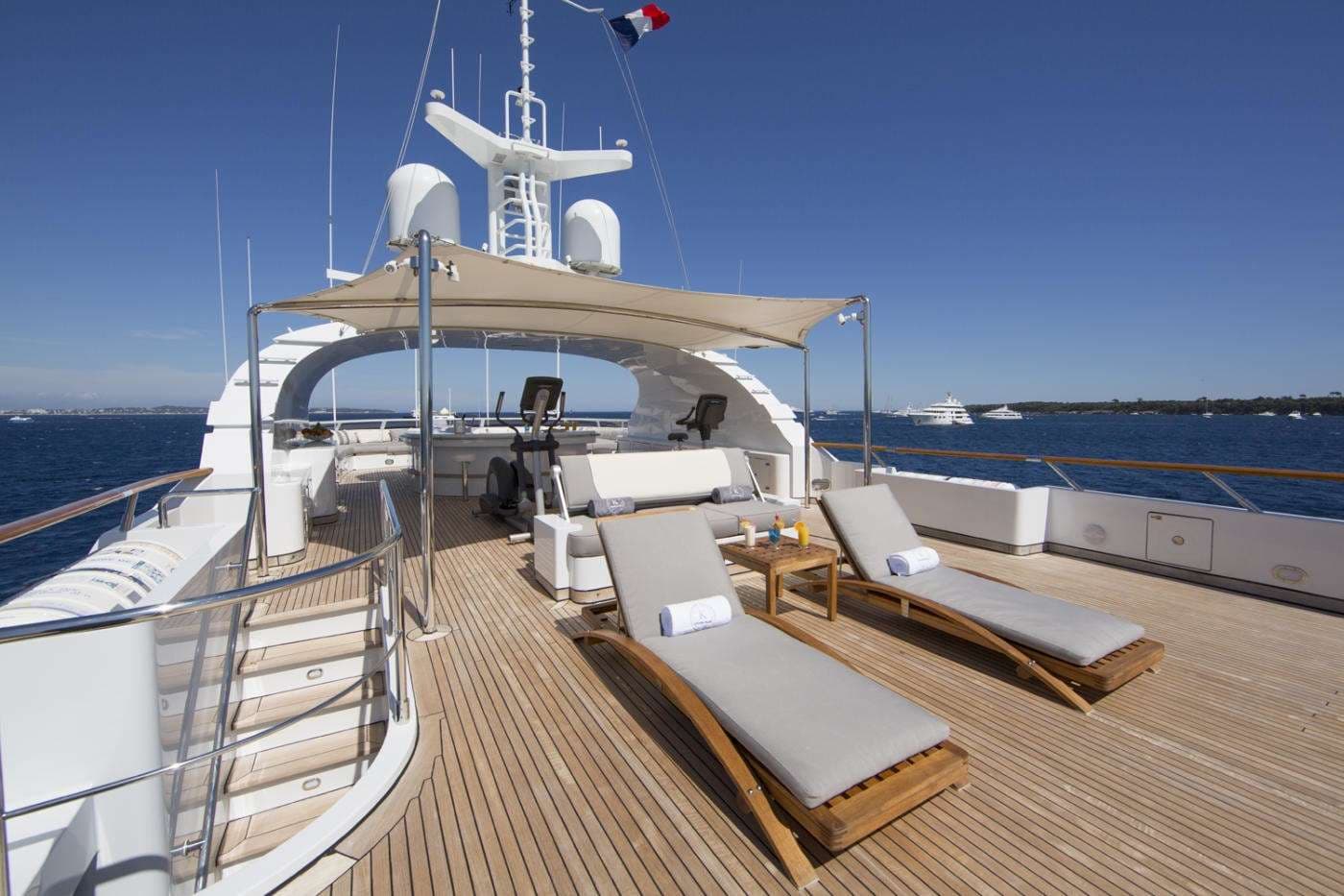 Upper deck sun beds