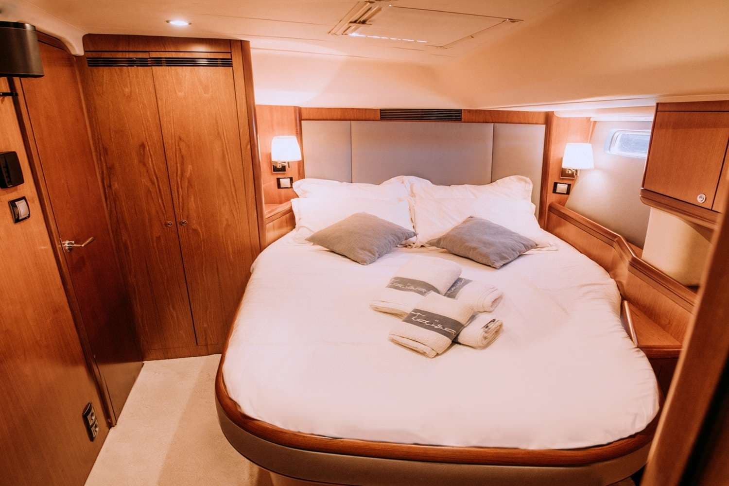 Double cabin