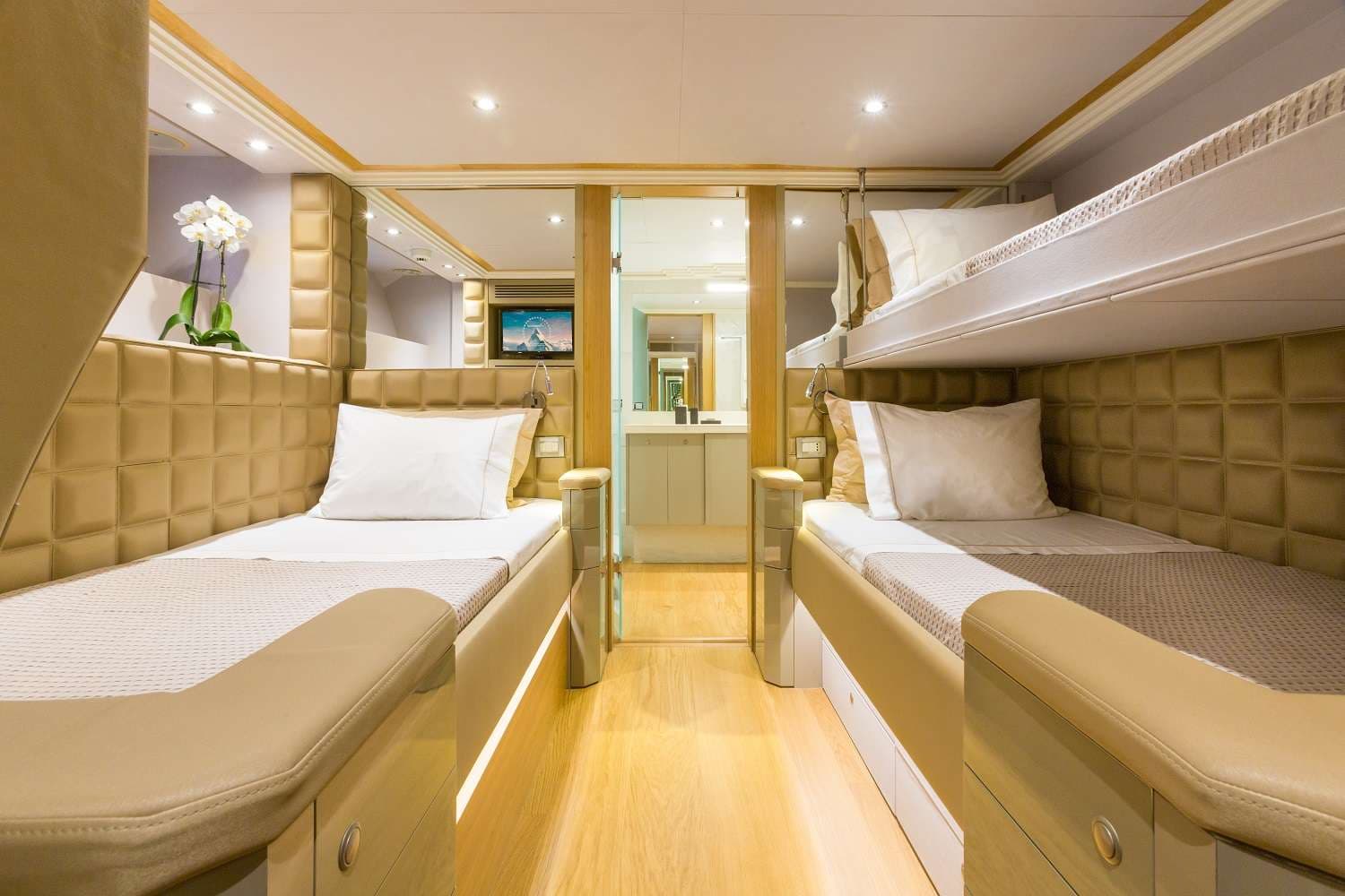 Twin cabin I