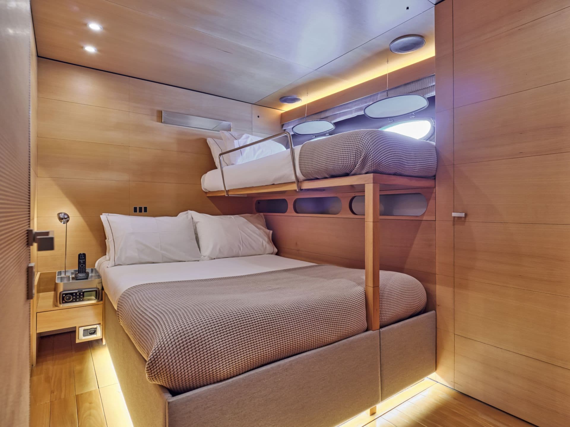 Twin-pull man Cabin 1