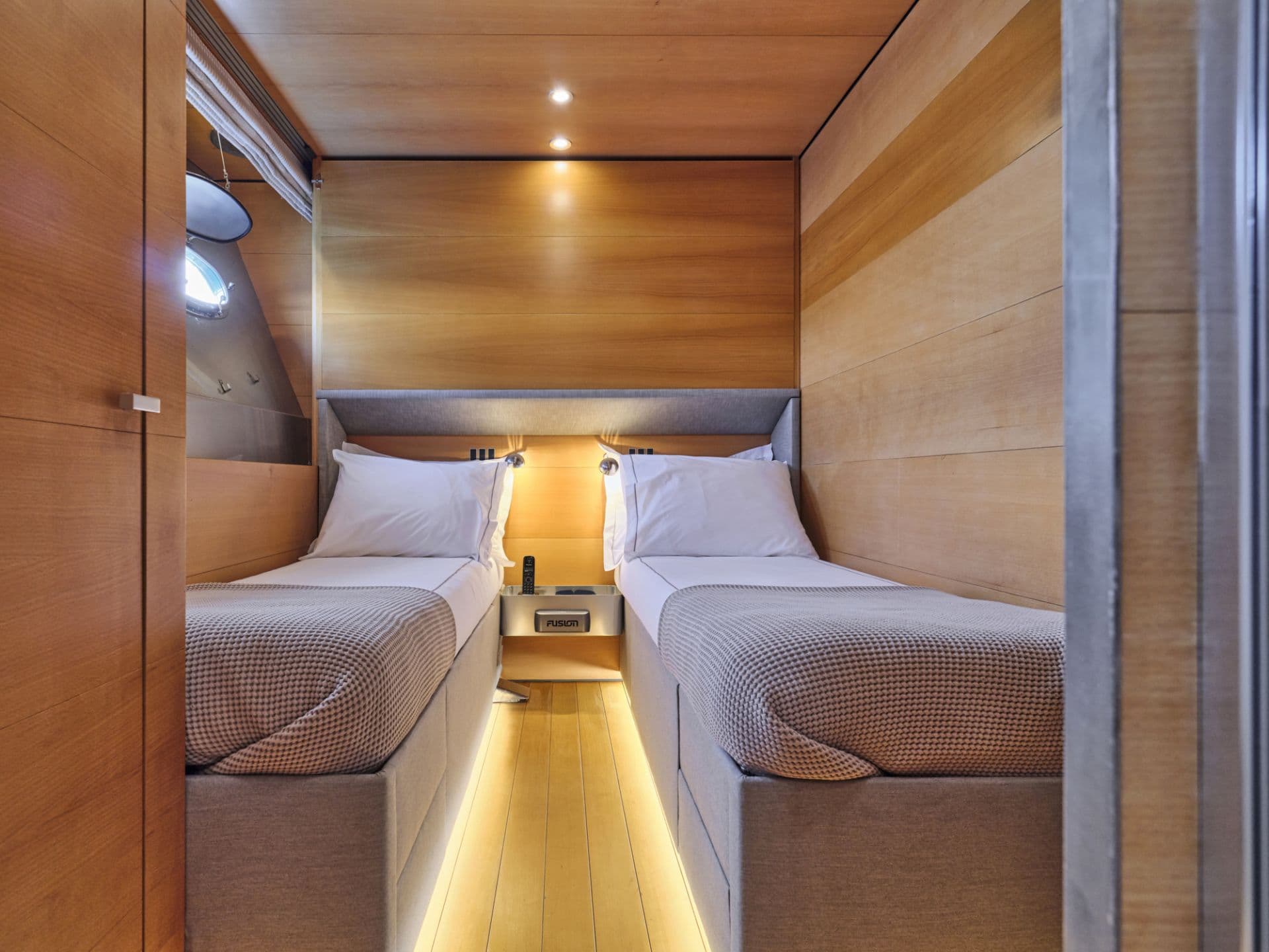 Twin-pull man Cabin 2