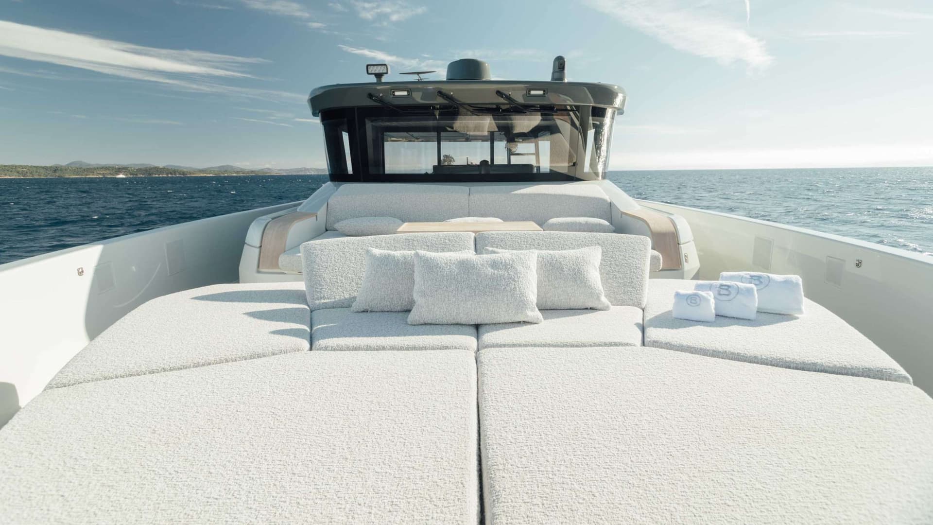 Bow sunpad