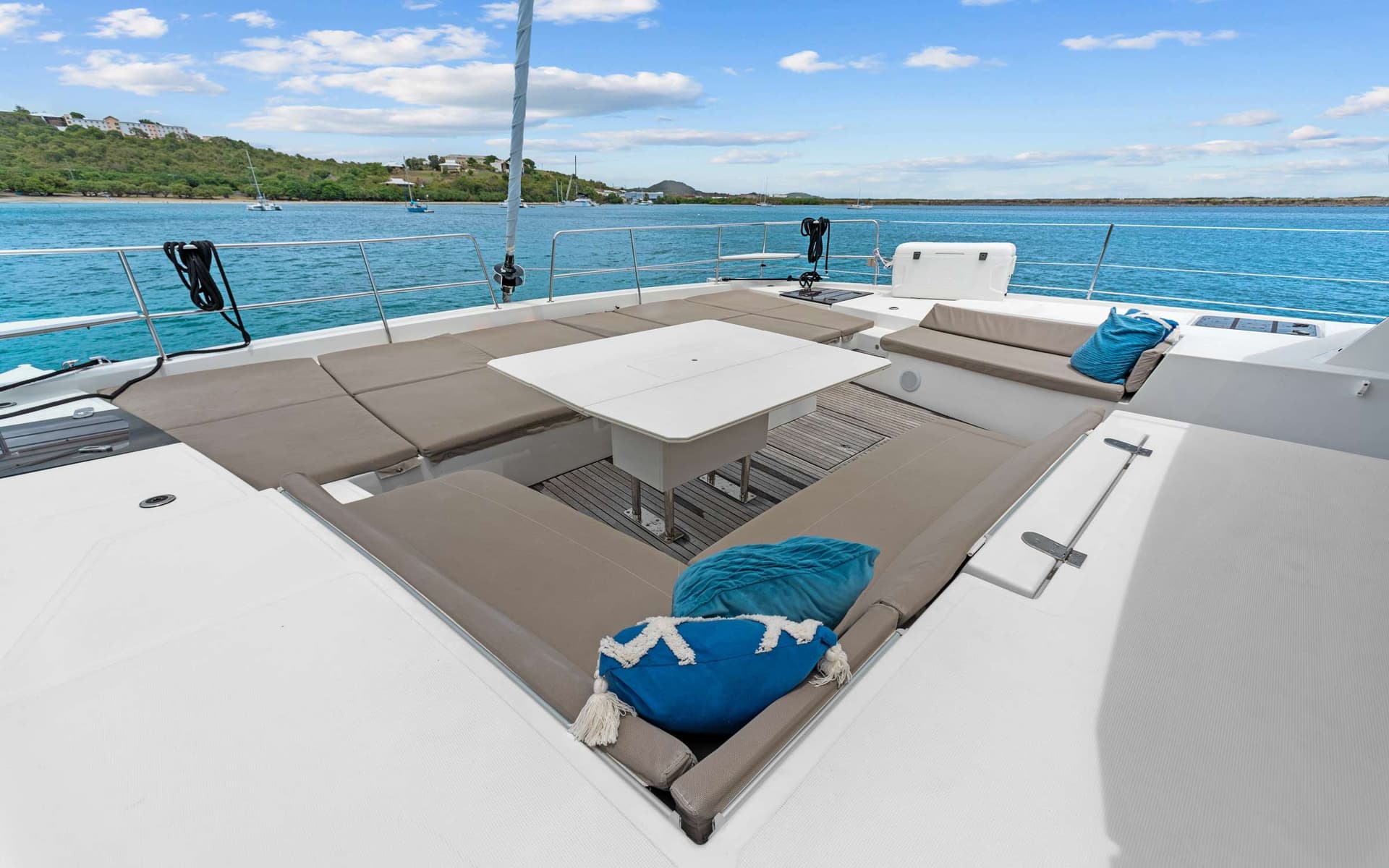 Bow Lounge