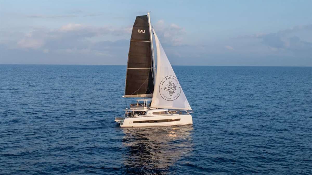 NO RUSH – Bali Catamarans