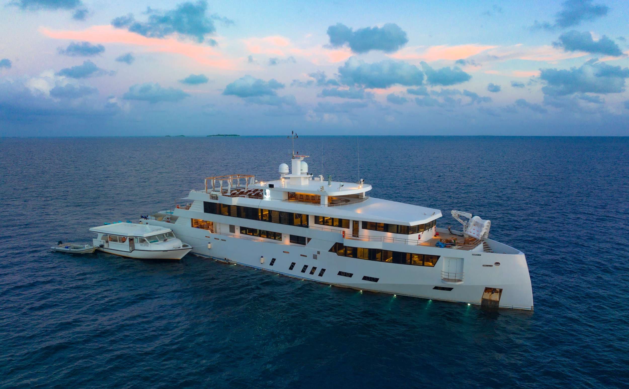 WHITE PEARL – Custom