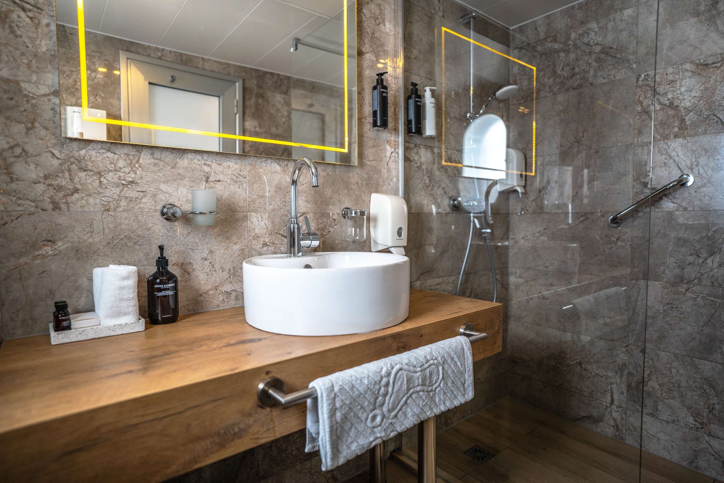 Twin/Double Cabin Bathroom