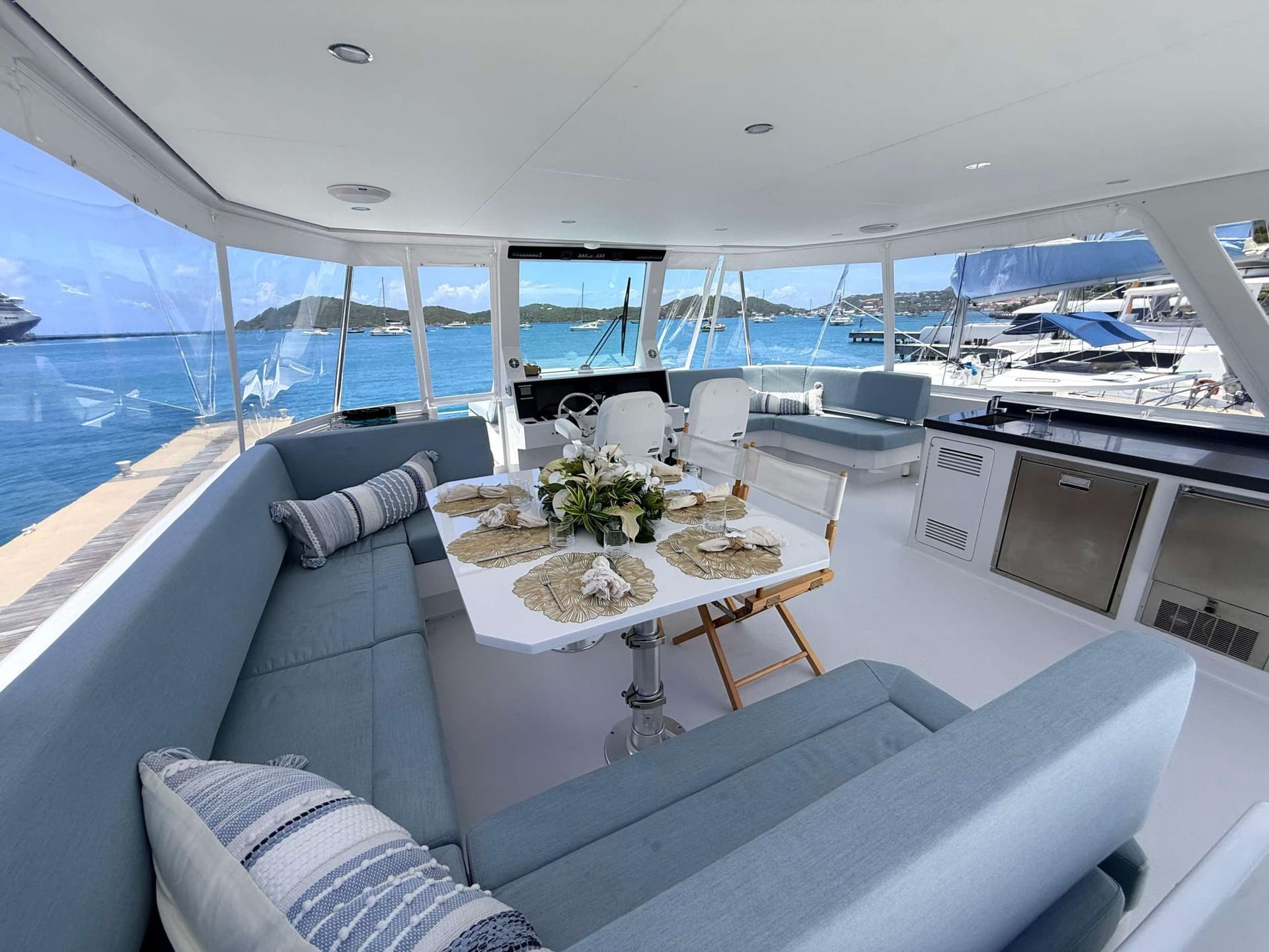 Top Deck Dinner Area/Helm/Ample Seating