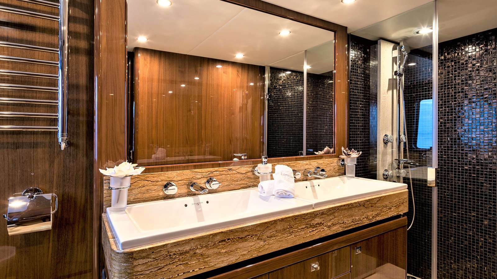 Primary Stateroom - En Suite Bathroom
