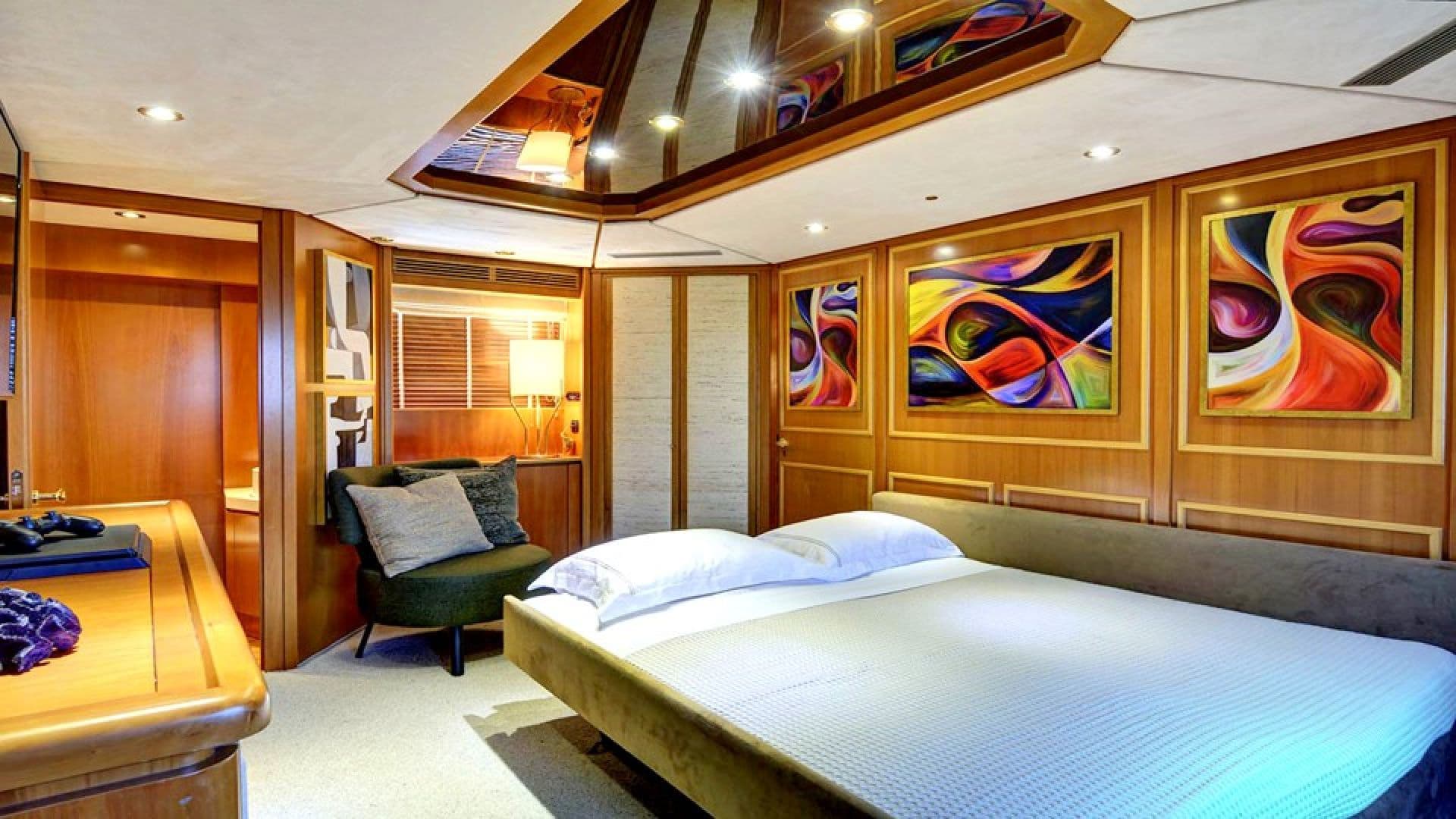 Playroom convertible to twin or double cabin