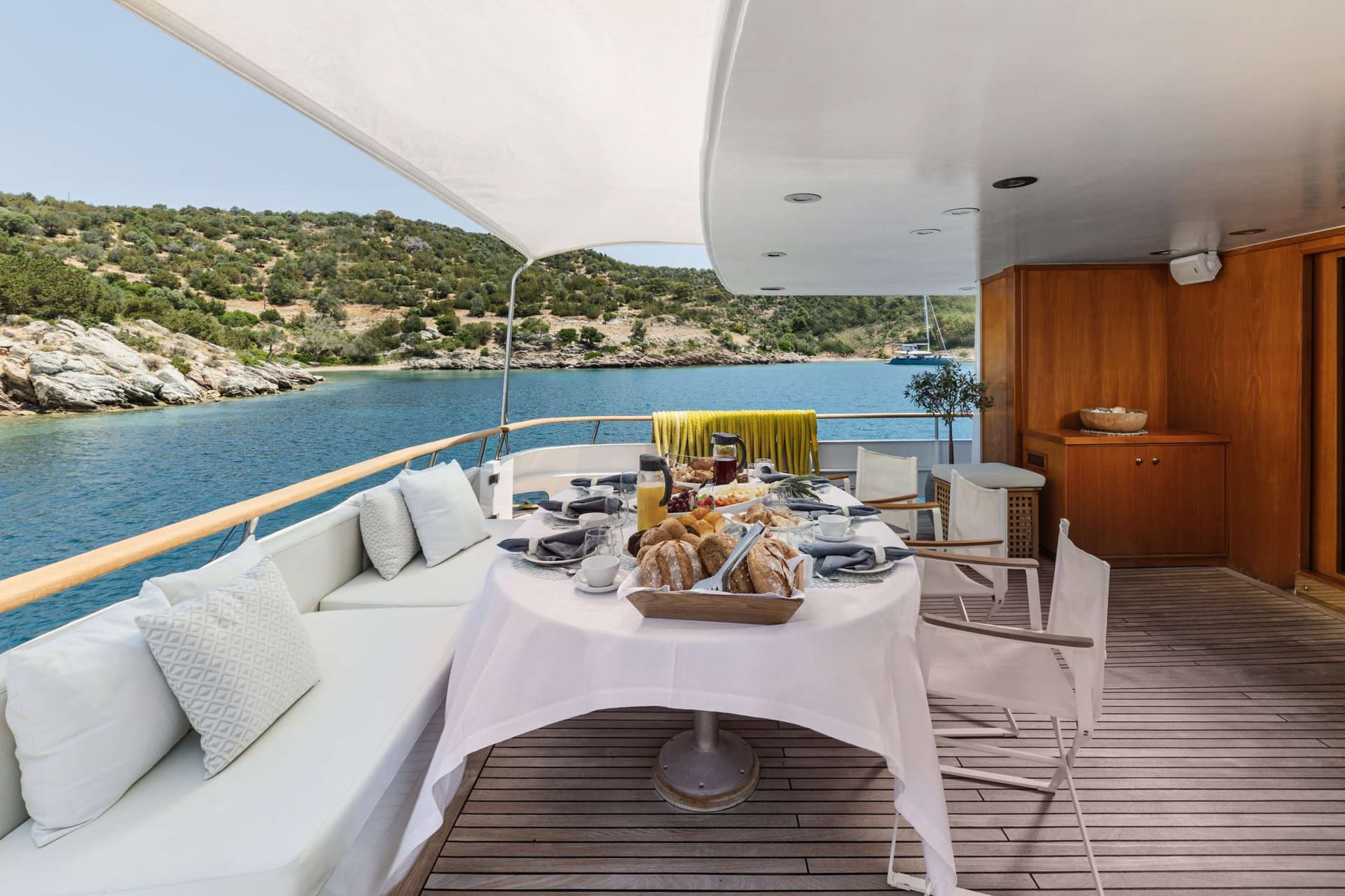 Aft al-fresco dining area