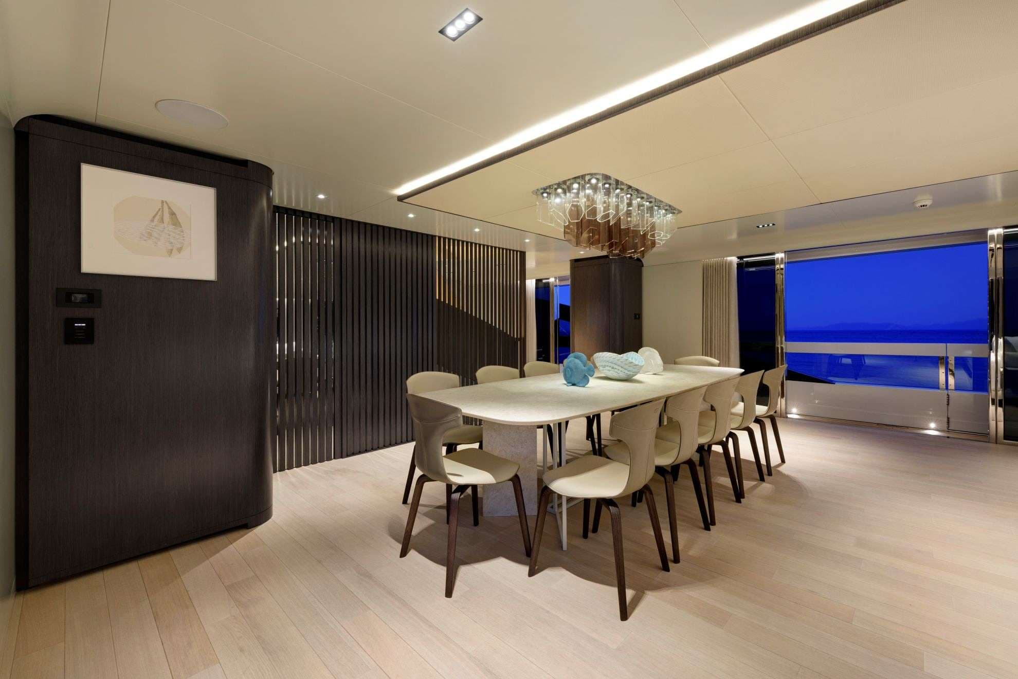 Dining Table Saloon