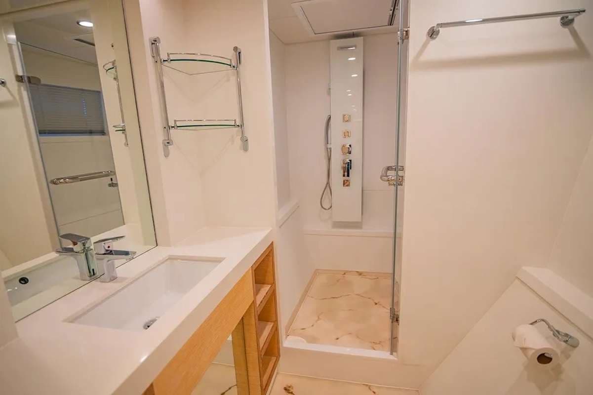 Primary Stateroom Bath