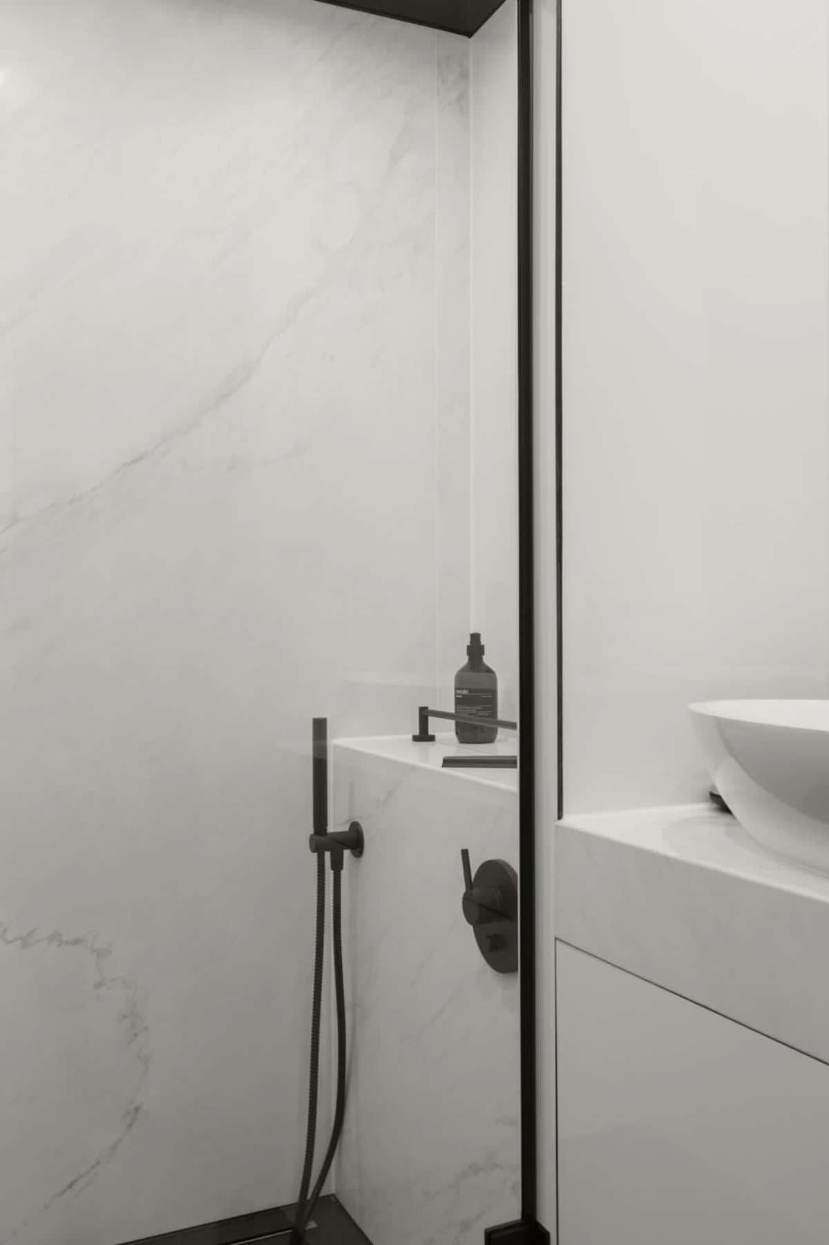 Cabin 4 Bathroom