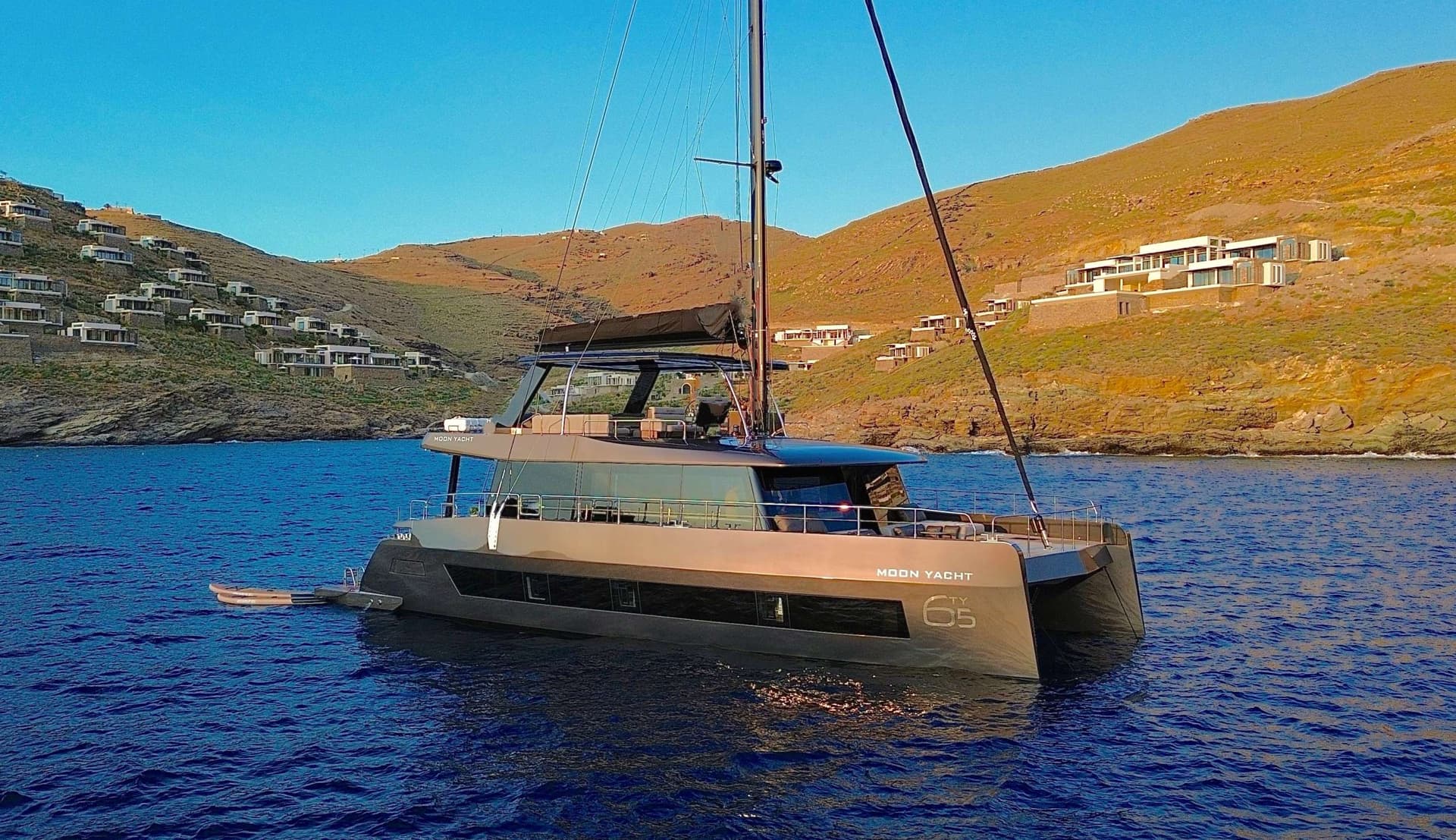 Honeymoon – Moon Yacht
