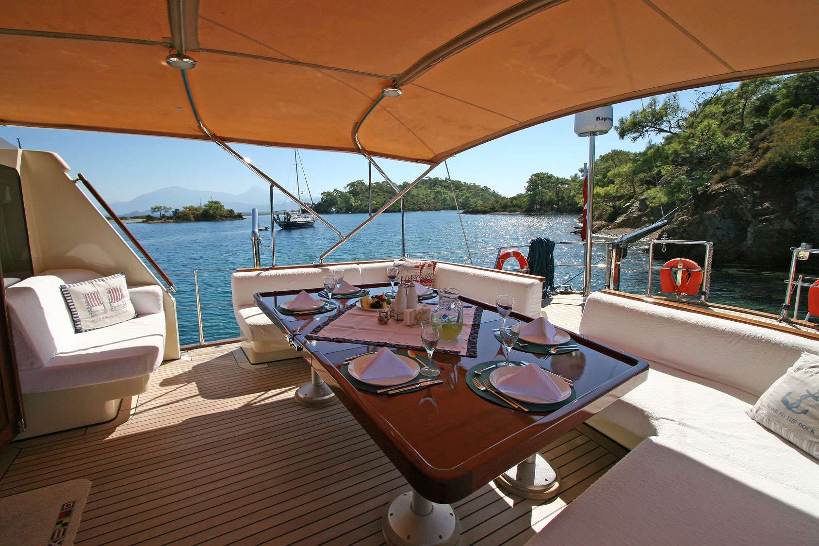 Aft Lounge Area