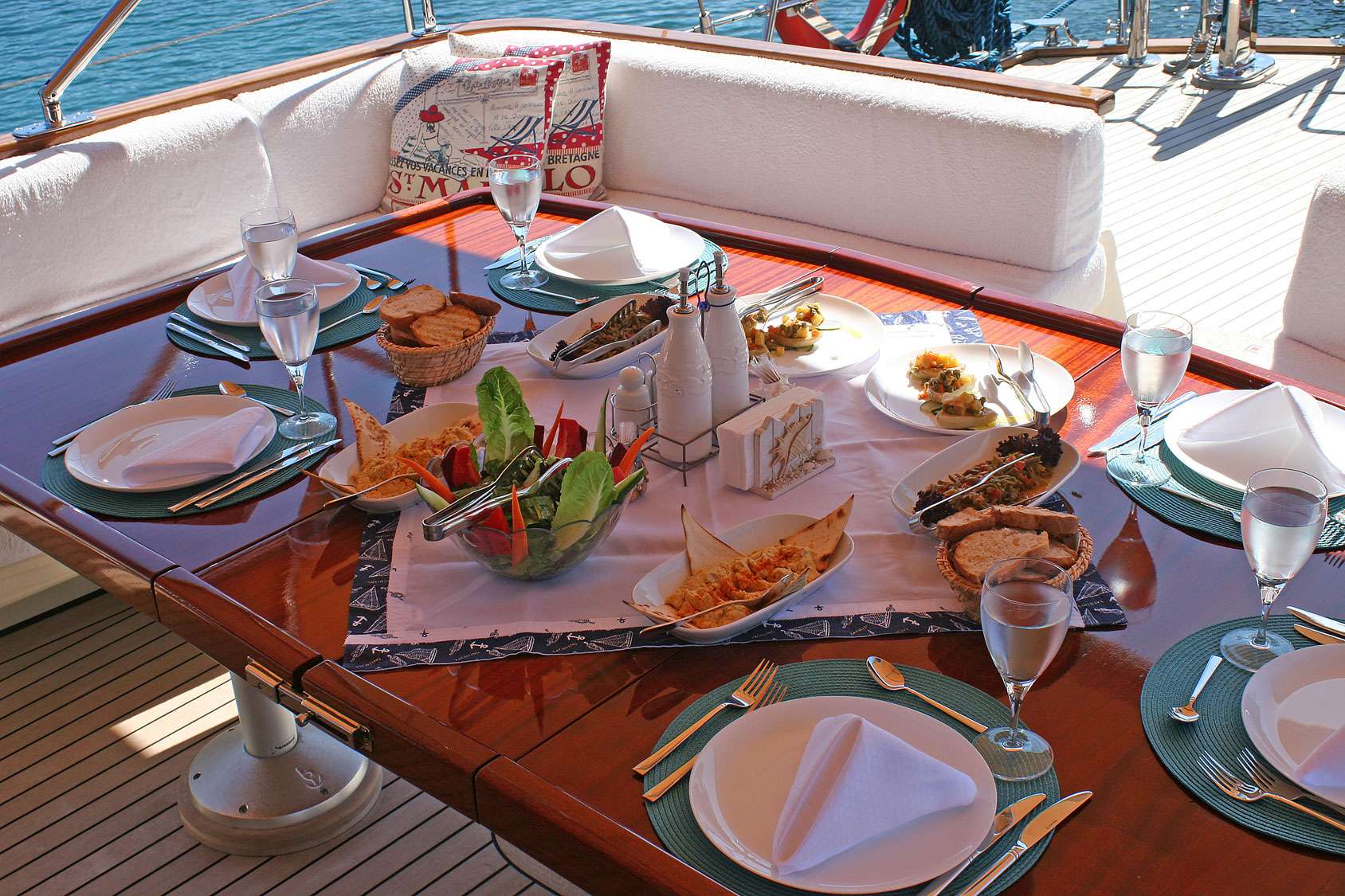 Aft Dining Area