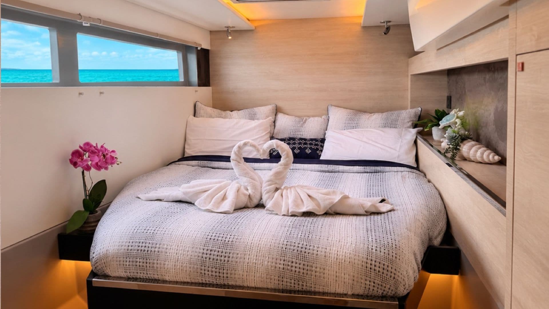 Forward port queen guest suite
