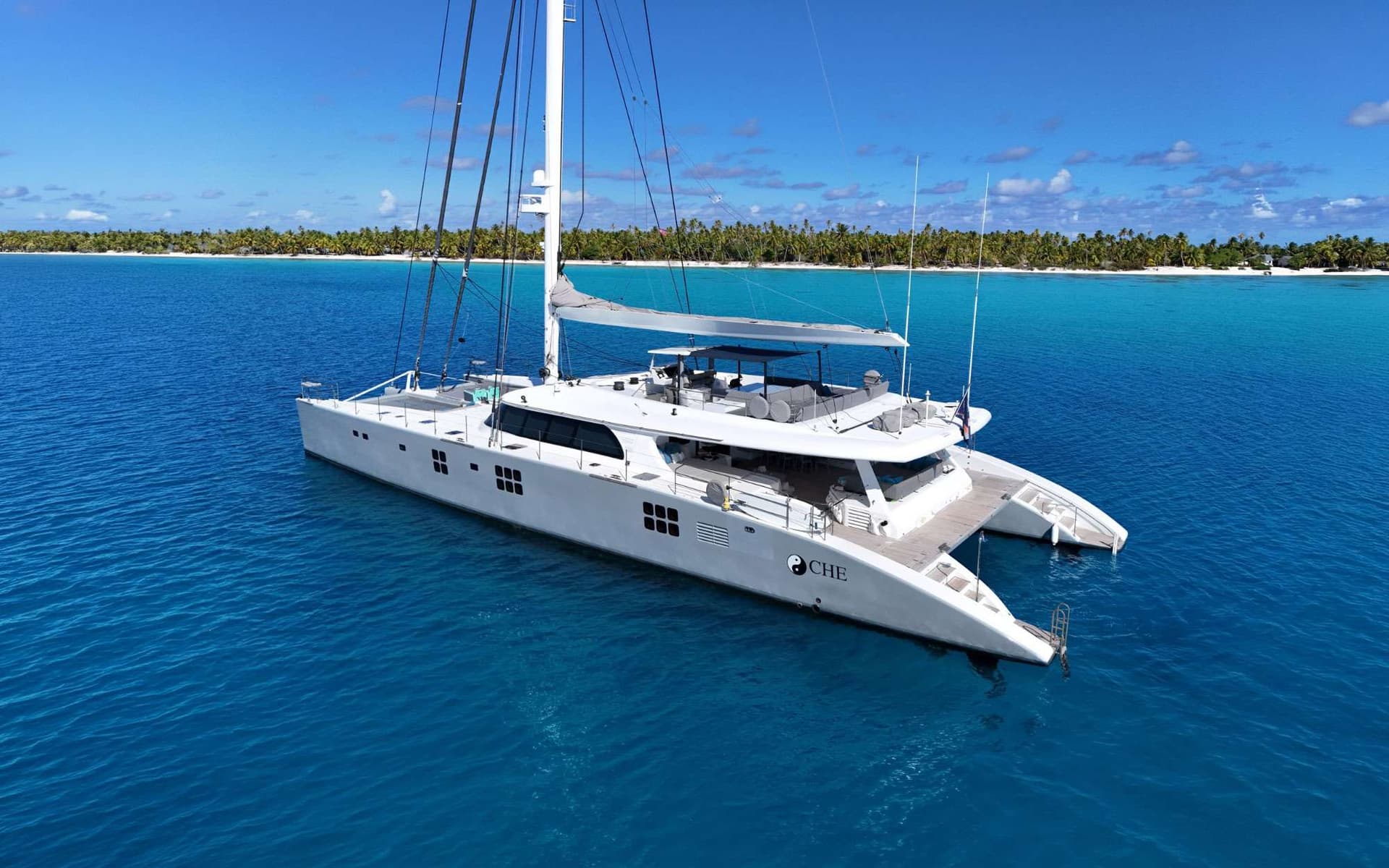CHE – Sunreef Yachts