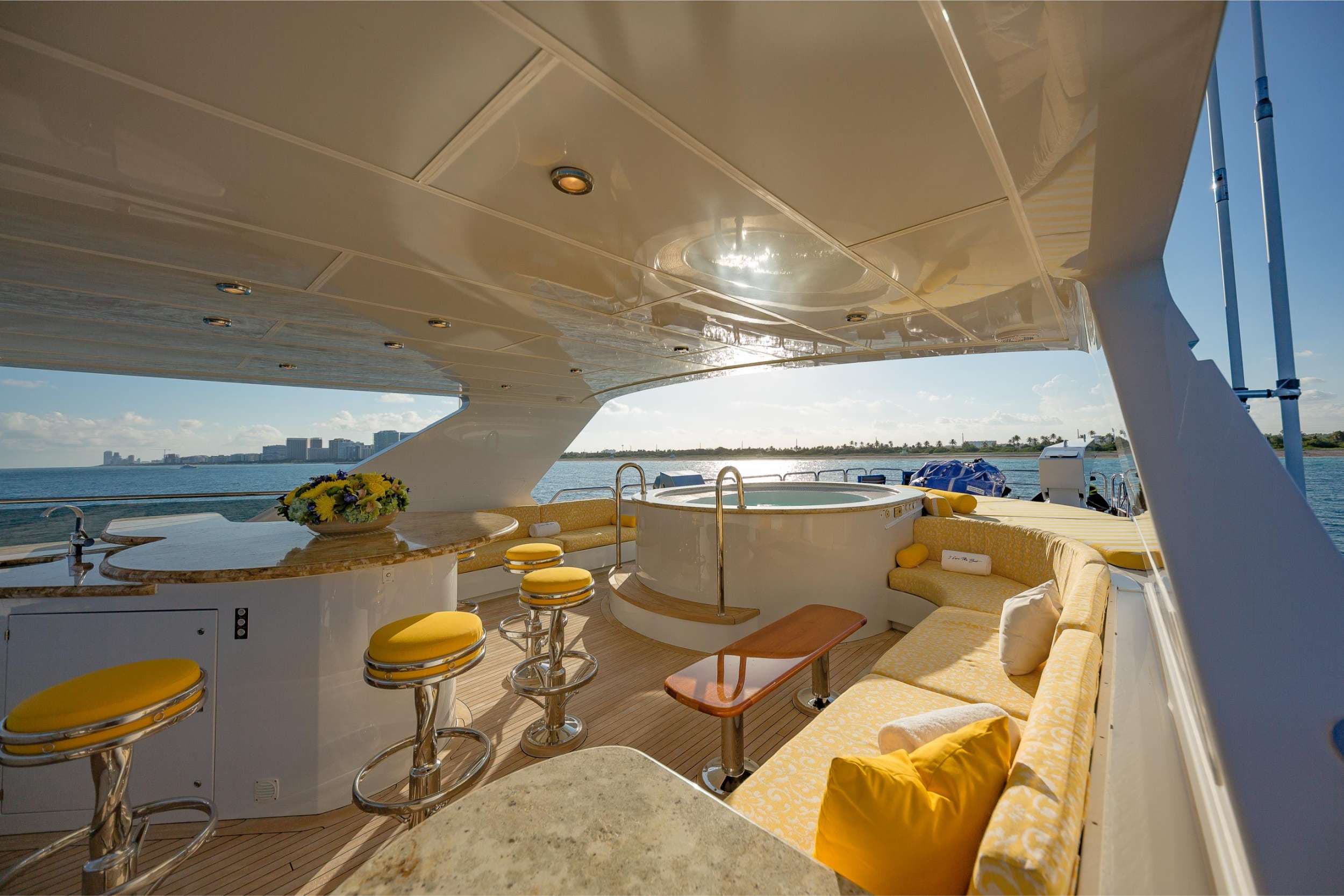 Sky Lounge Deck + Jacuzzi